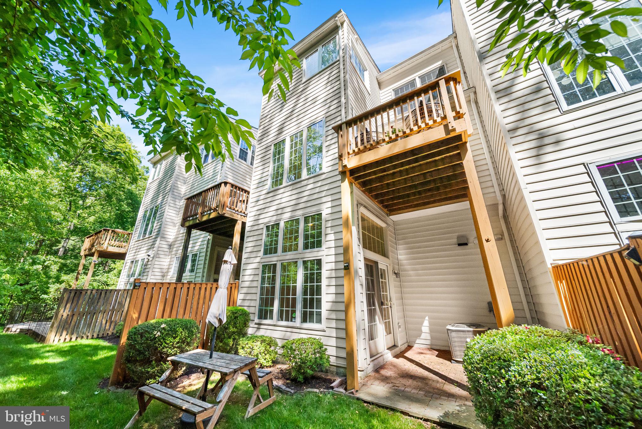 135 WOOTTON OAKS COURT