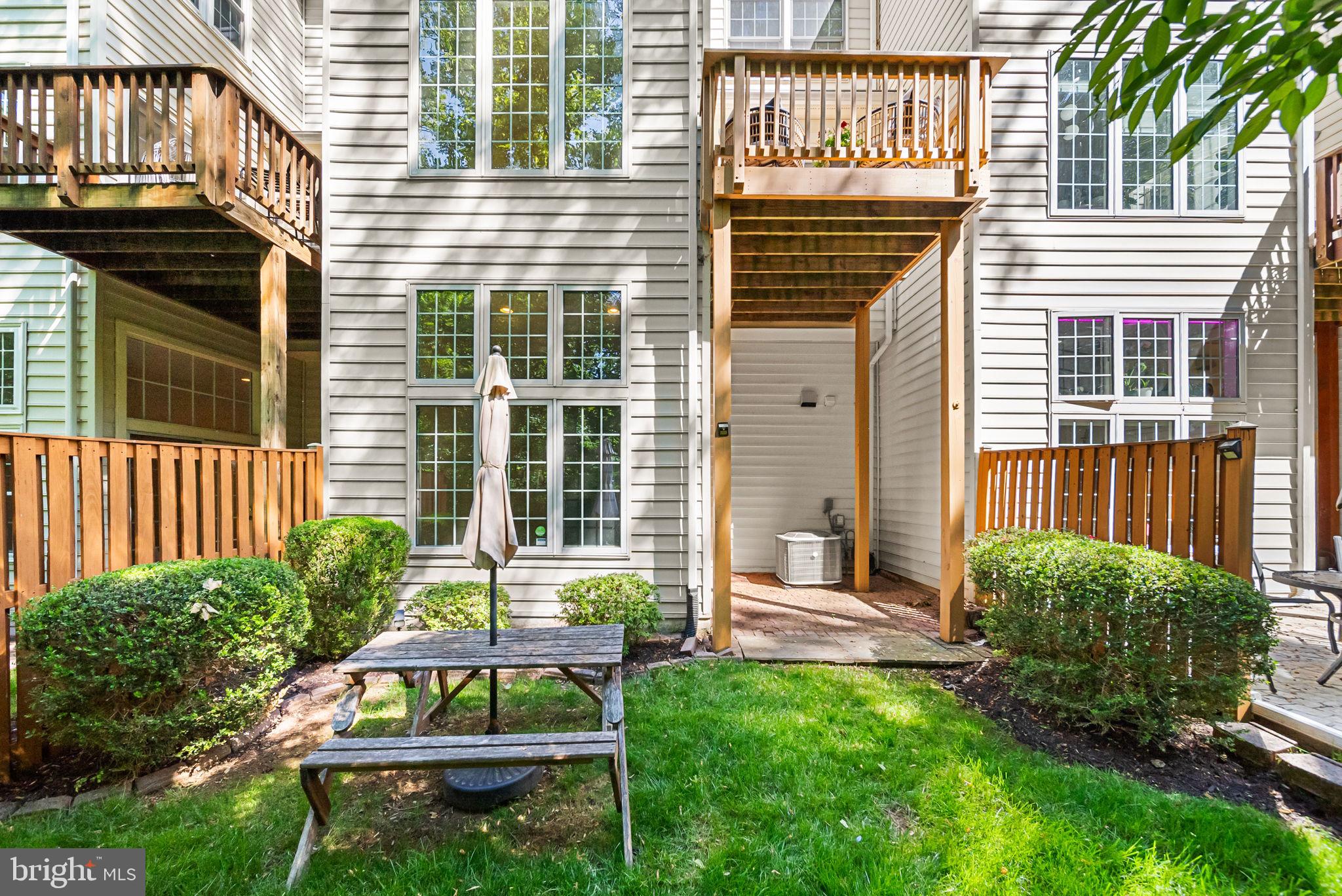 135 WOOTTON OAKS COURT