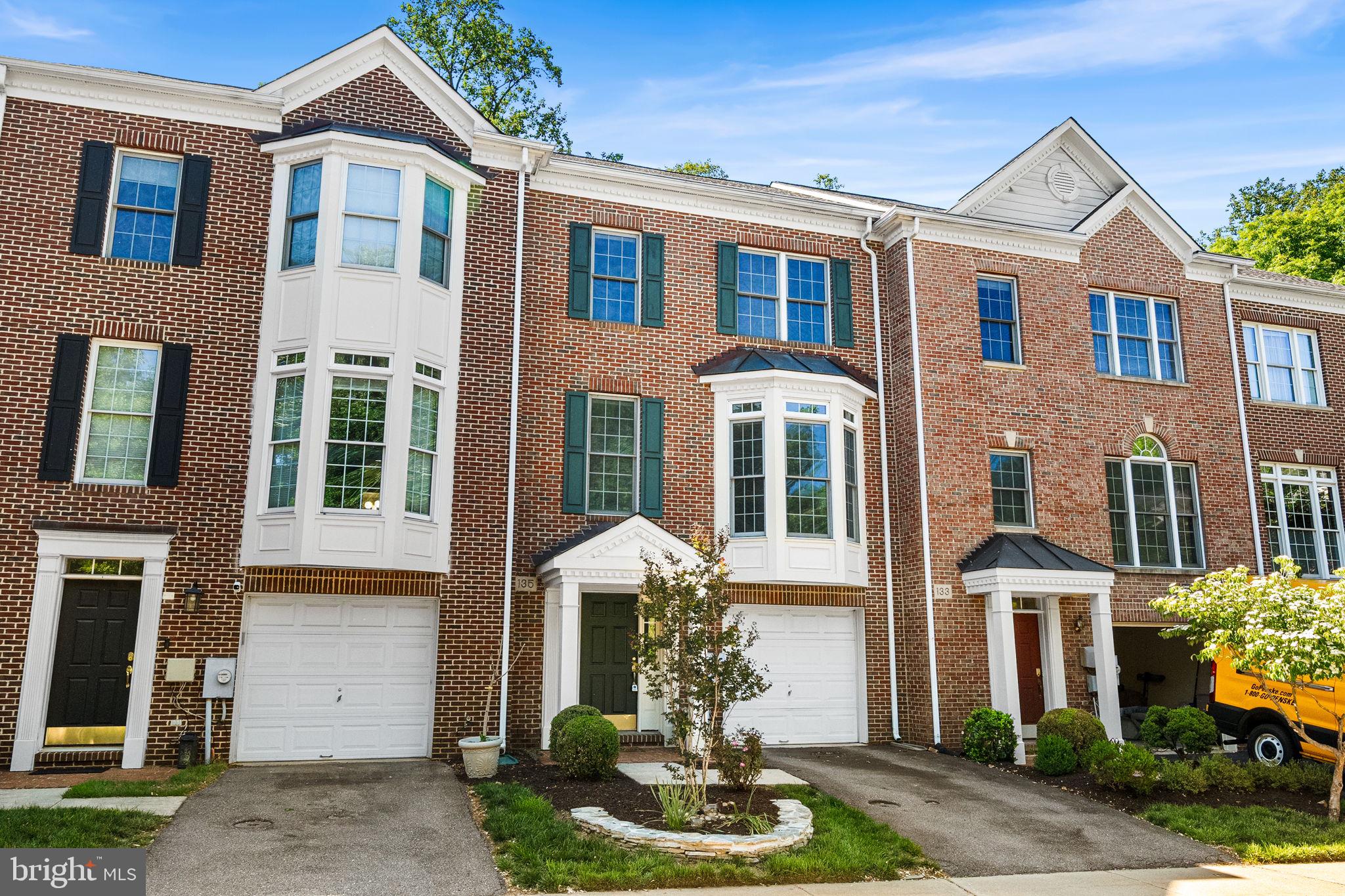 WOOTTON OAKS - Residential
