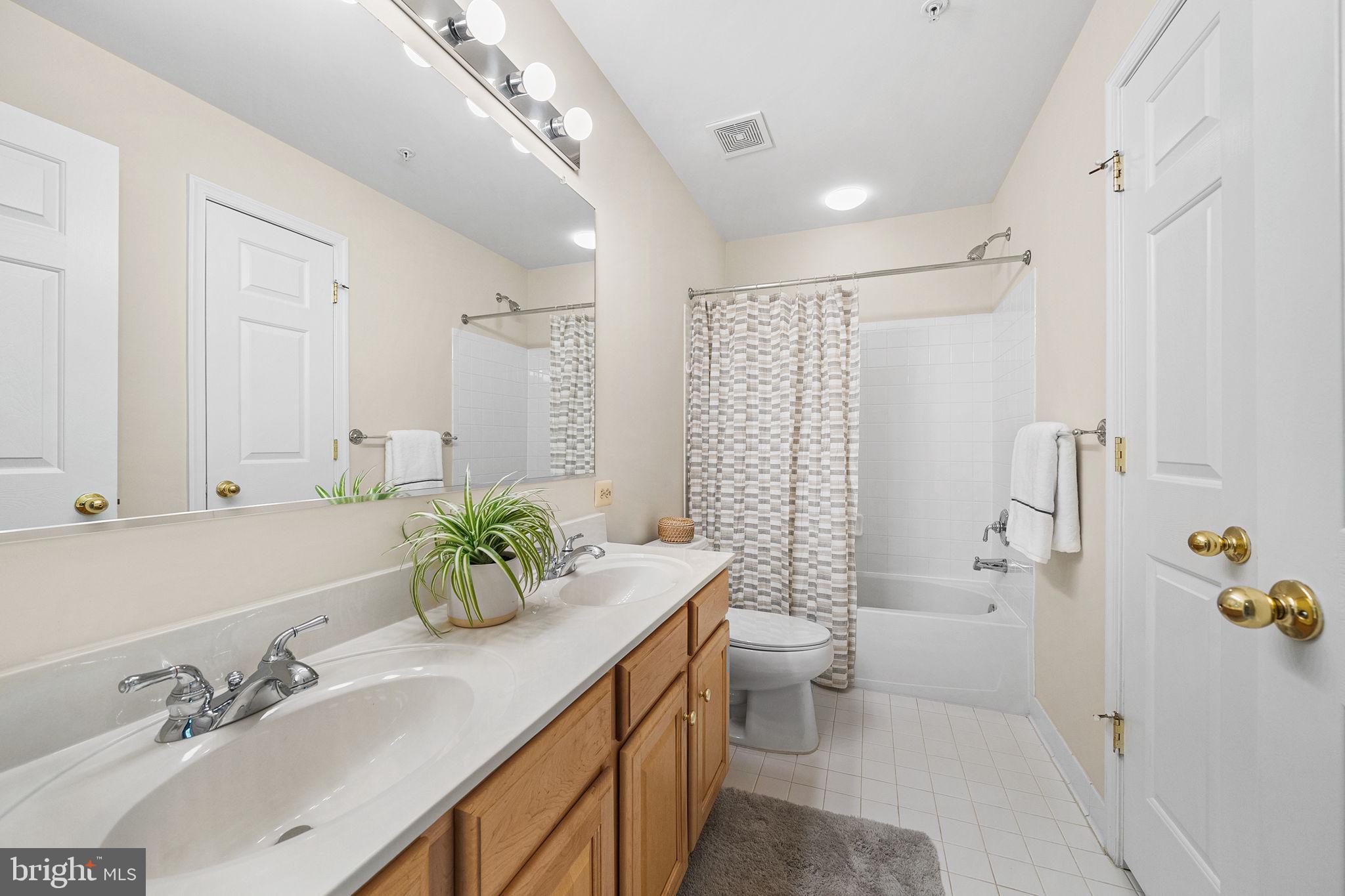 WOOTTON OAKS - Residential