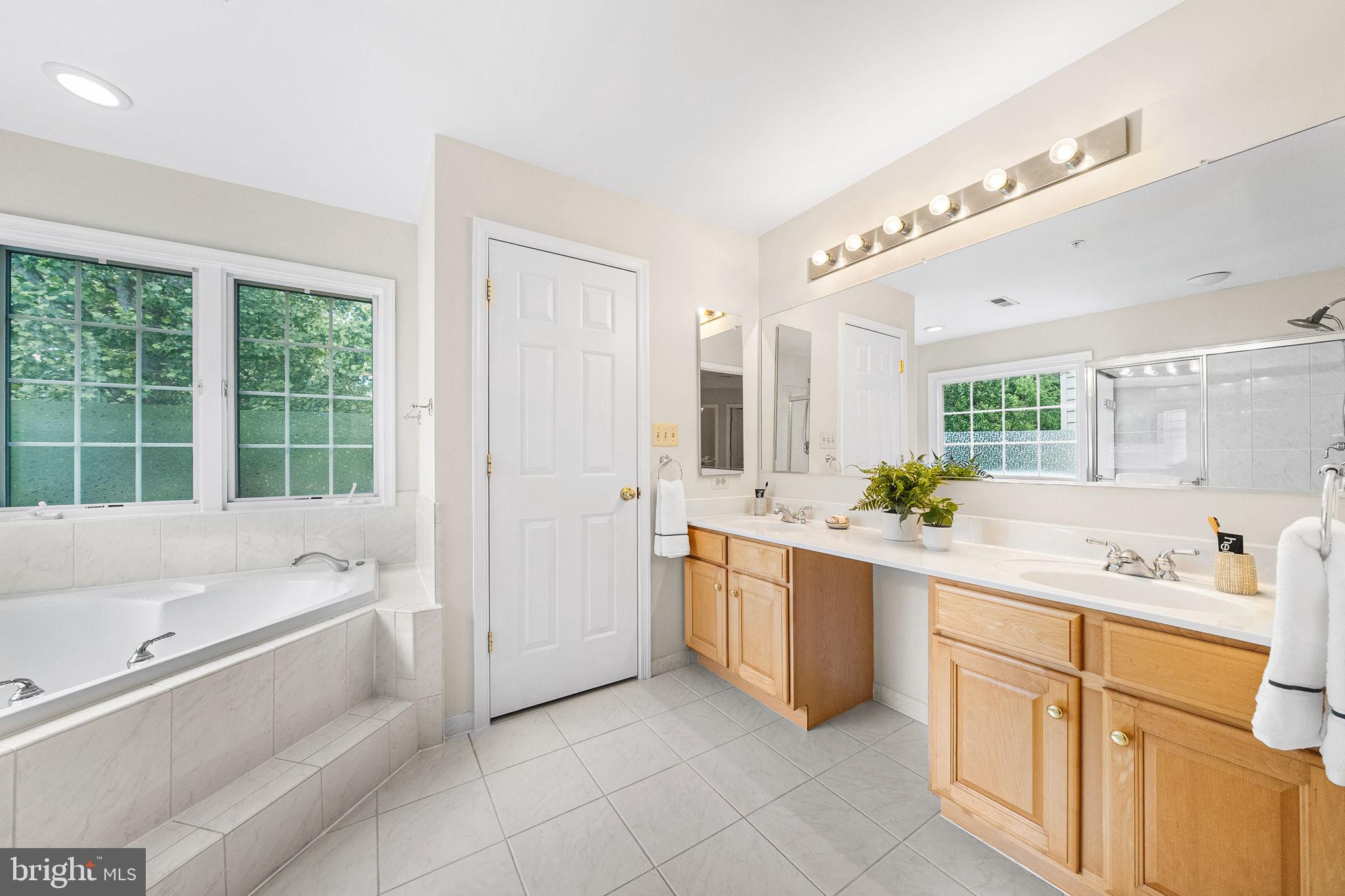 WOOTTON OAKS - Residential