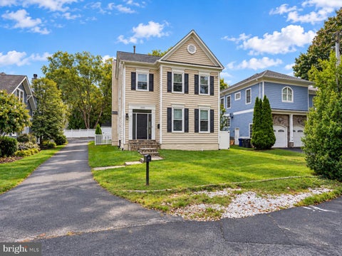 Photo of 1505 Spring Vale Avenue, MCLEAN, VA 22101 (MLS # VAFX2342834)