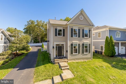 Photo of 1505 Spring Vale Avenue, MCLEAN, VA 22101 (MLS # VAFX2342834)