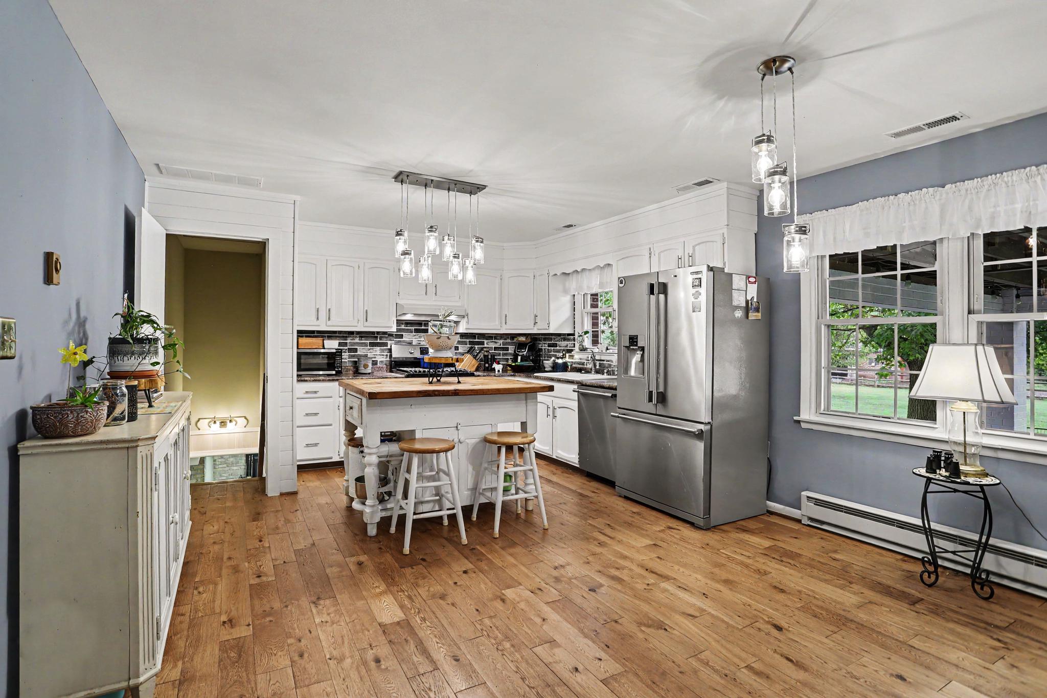 2226 HARNEY ROAD