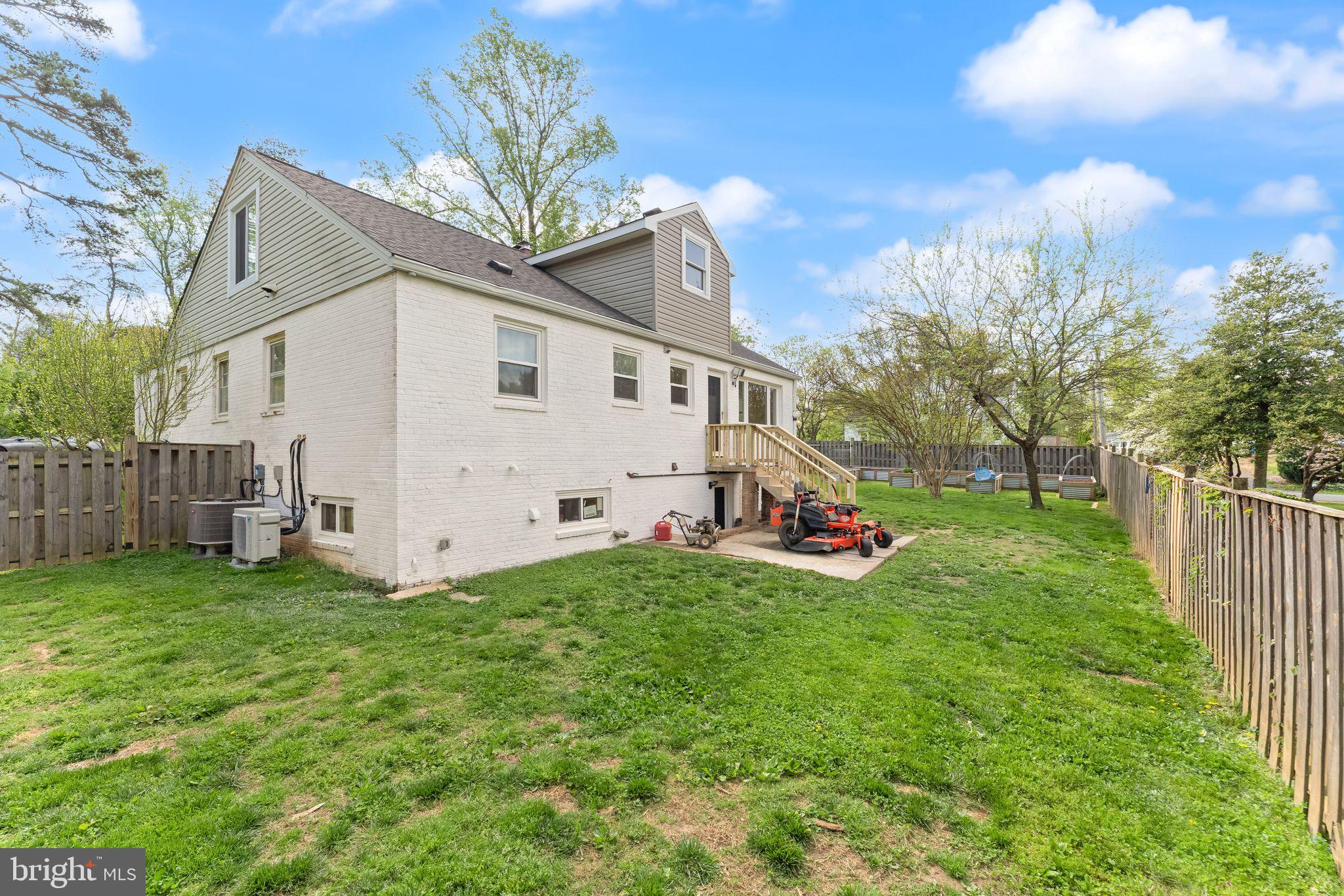 RIDGE MANOR - Residential