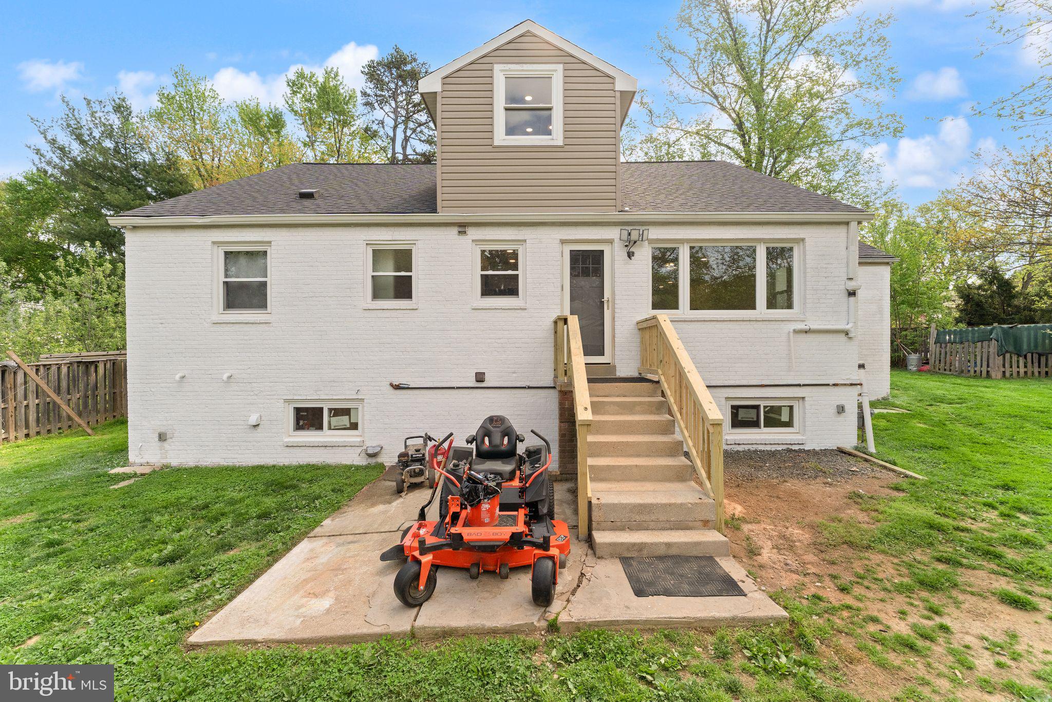 RIDGE MANOR - Residential