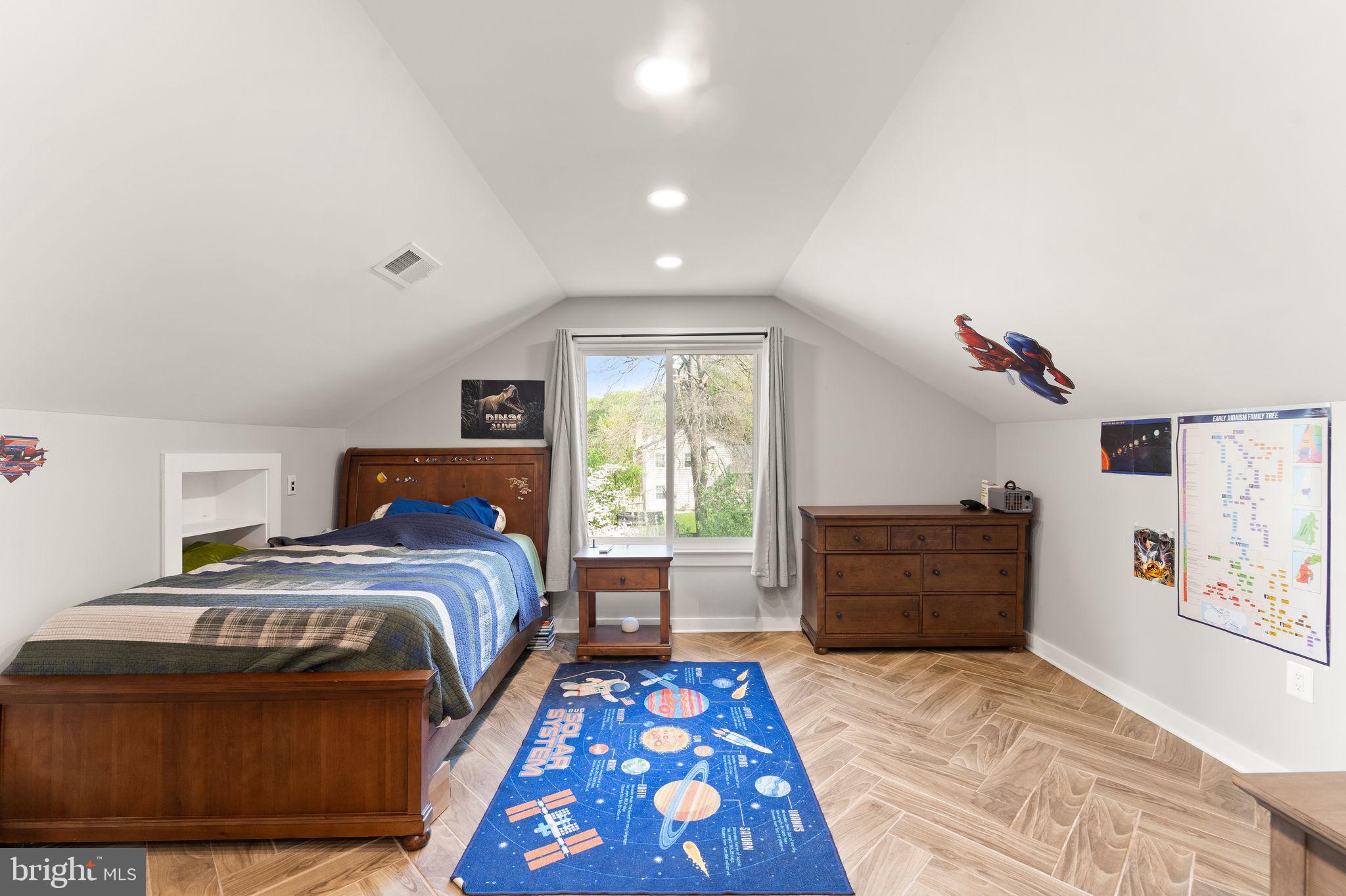 RIDGE MANOR - Residential