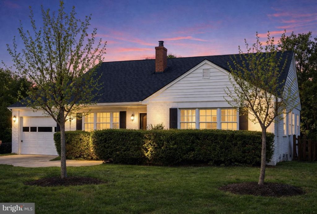 Photo of 4418 Gilbertson Road, FAIRFAX, VA 22032 (MLS # VAFX2298046)