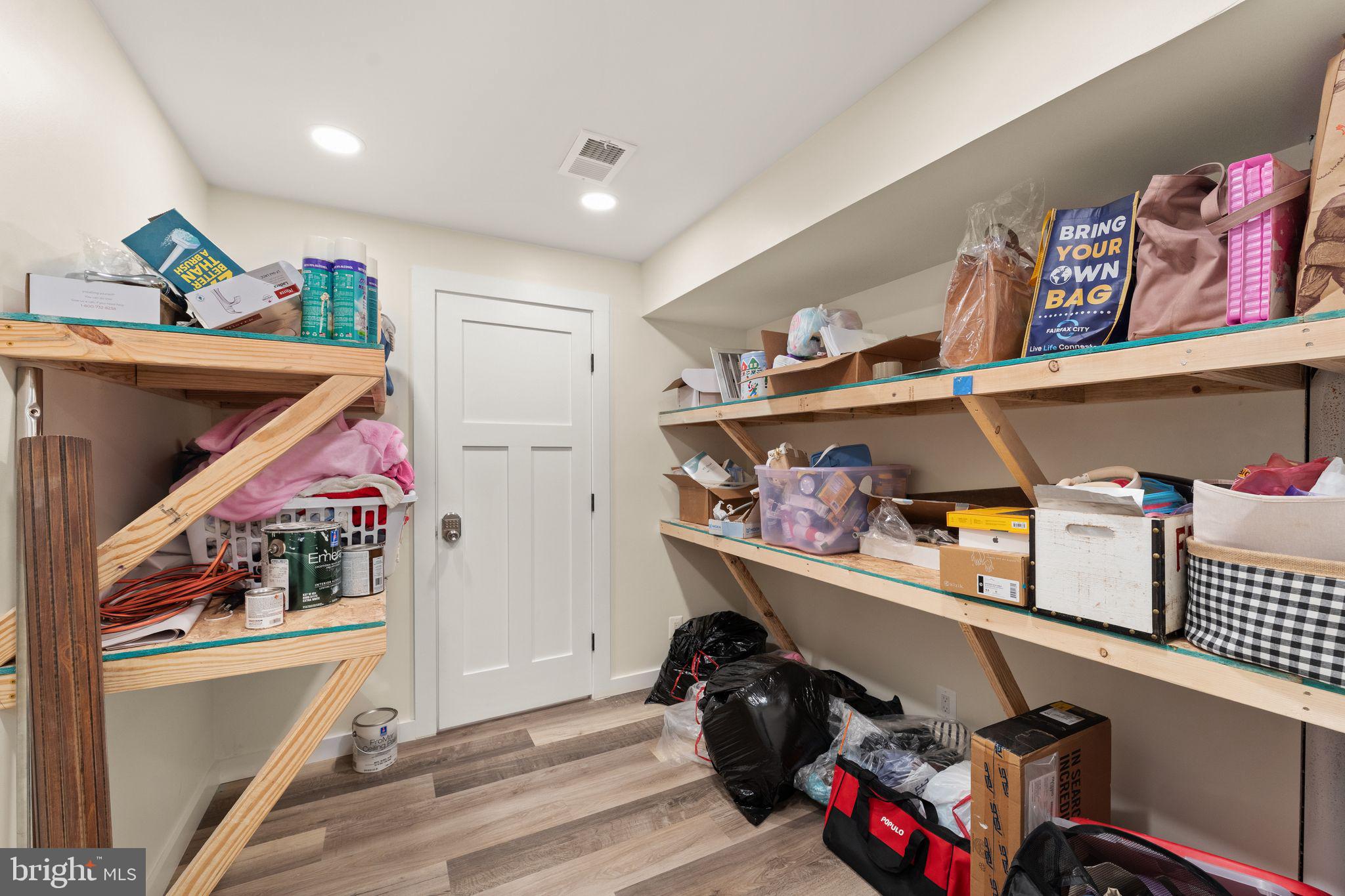 RIDGE MANOR - Residential