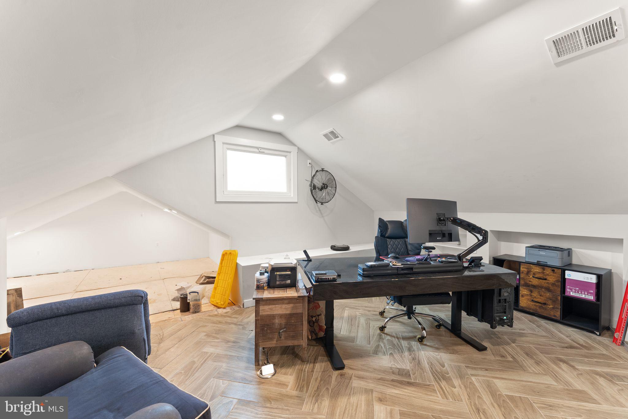 RIDGE MANOR - Residential