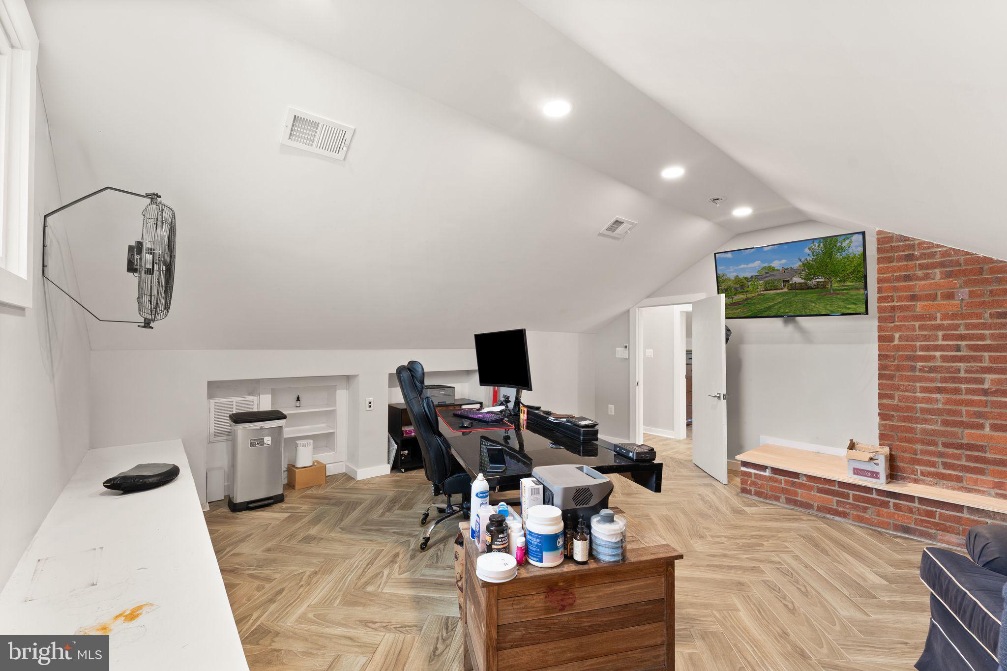 RIDGE MANOR - Residential