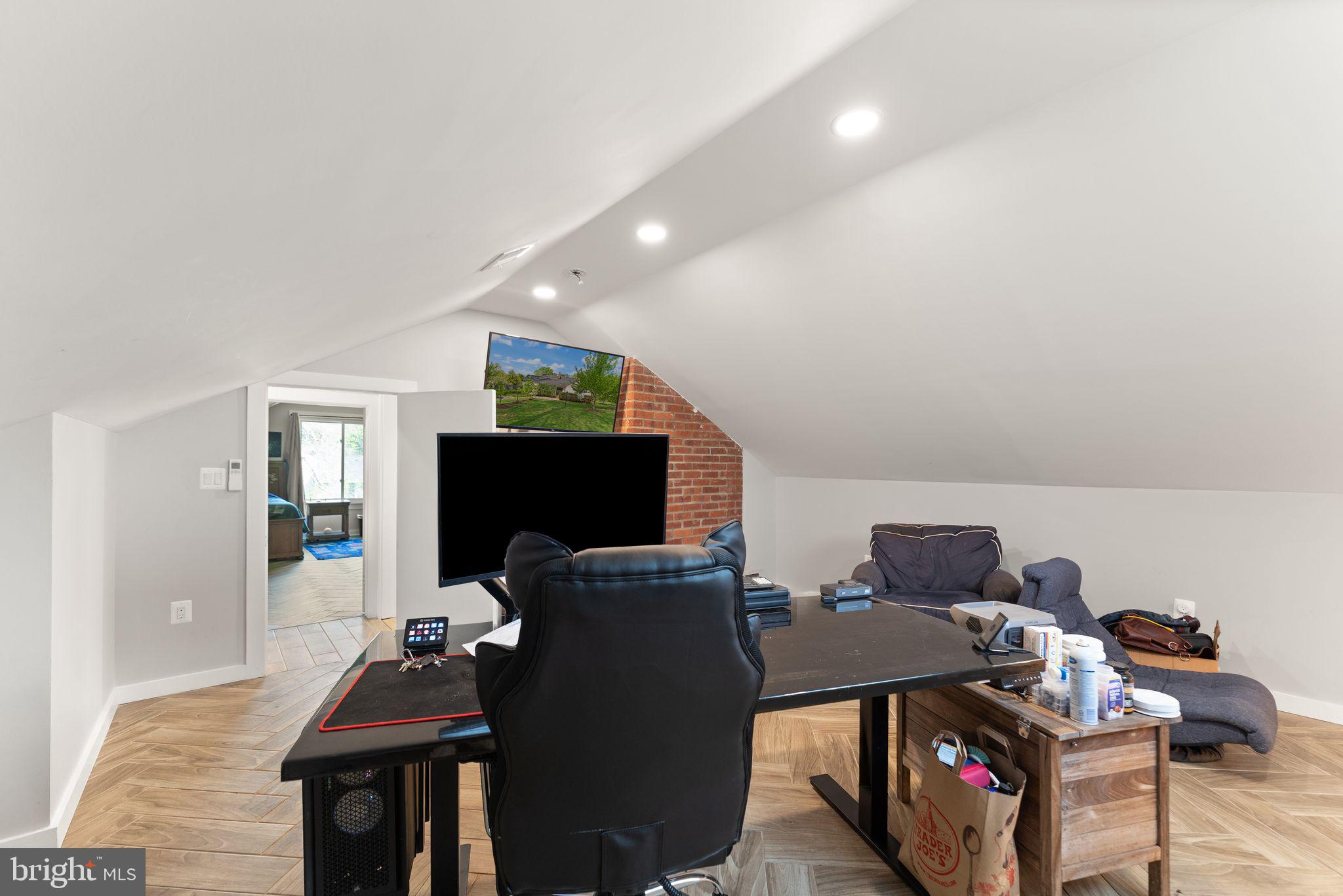 RIDGE MANOR - Residential