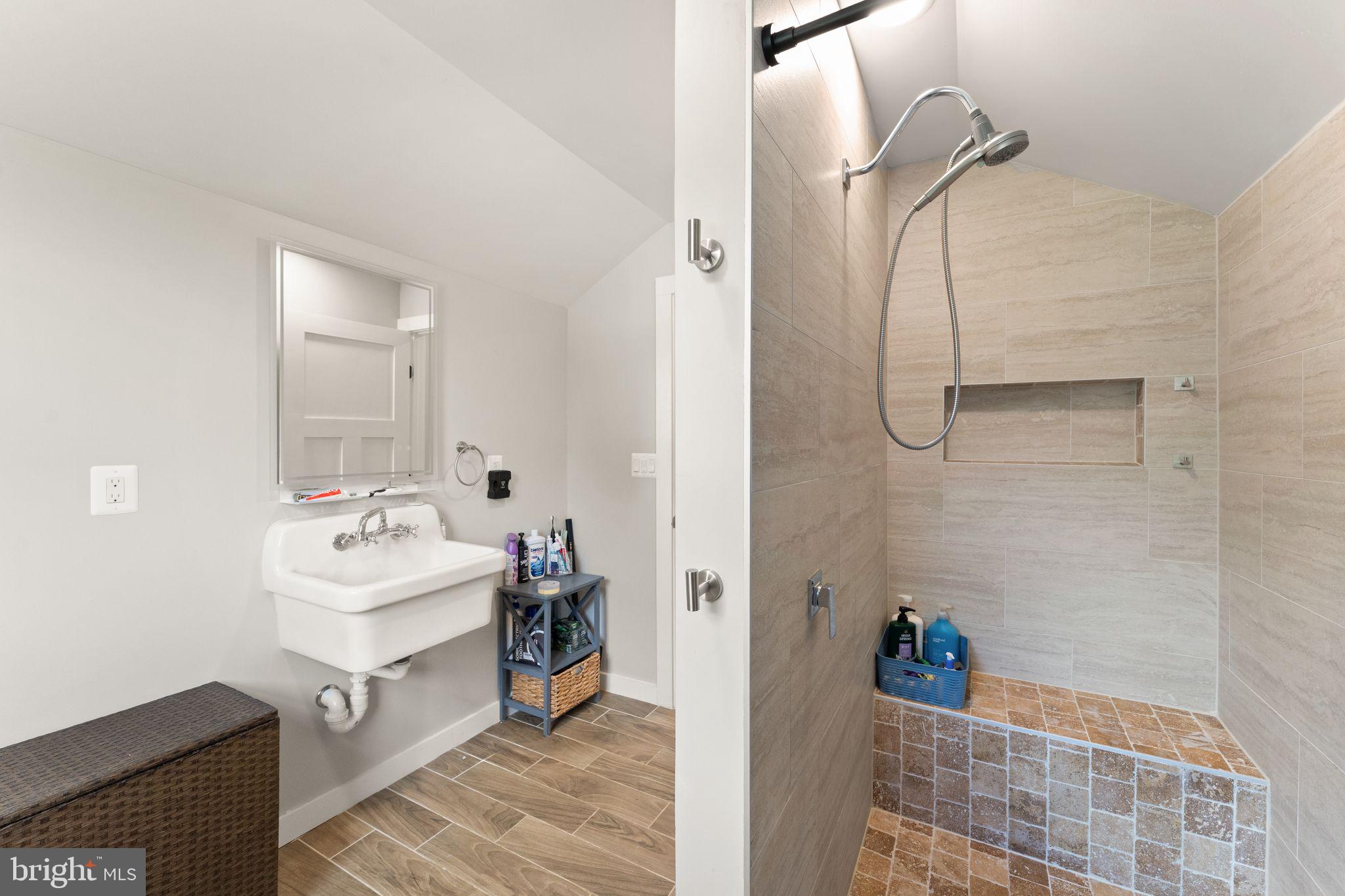 RIDGE MANOR - Residential