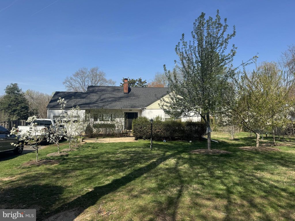 Photo of 4418 Gilbertson Road, FAIRFAX, VA 22032 (MLS # VAFX2298046)