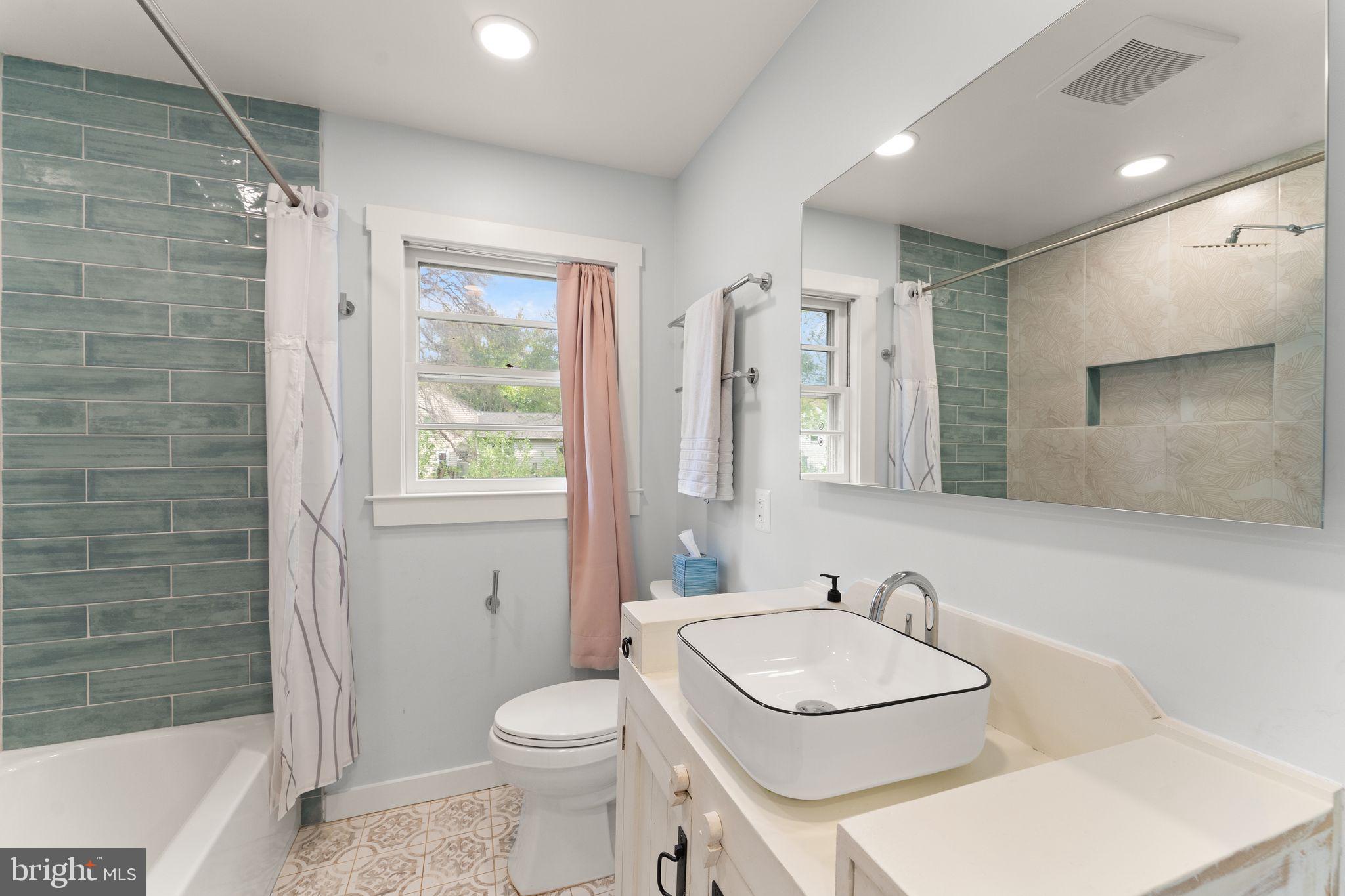 RIDGE MANOR - Residential