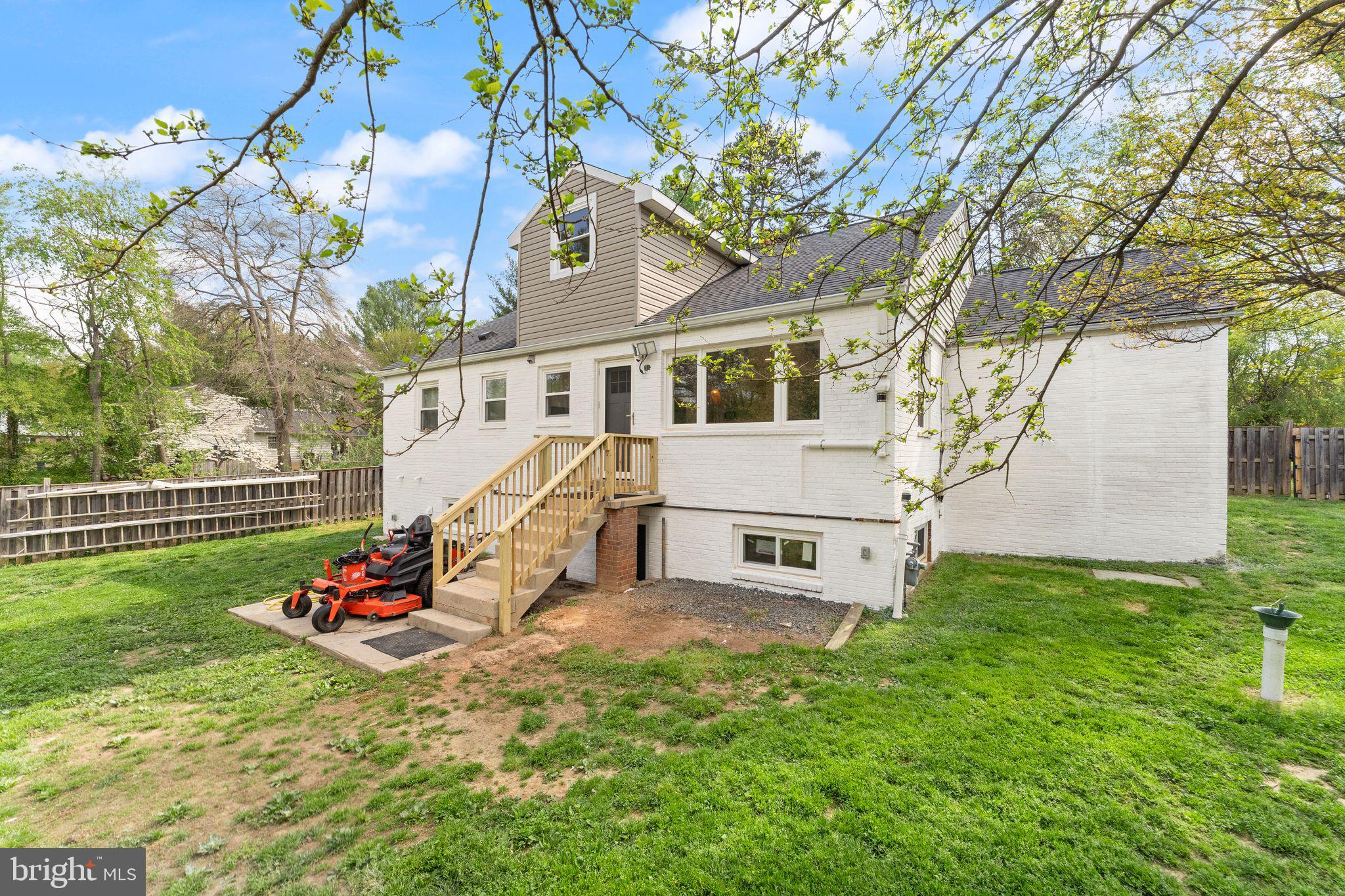 RIDGE MANOR - Residential