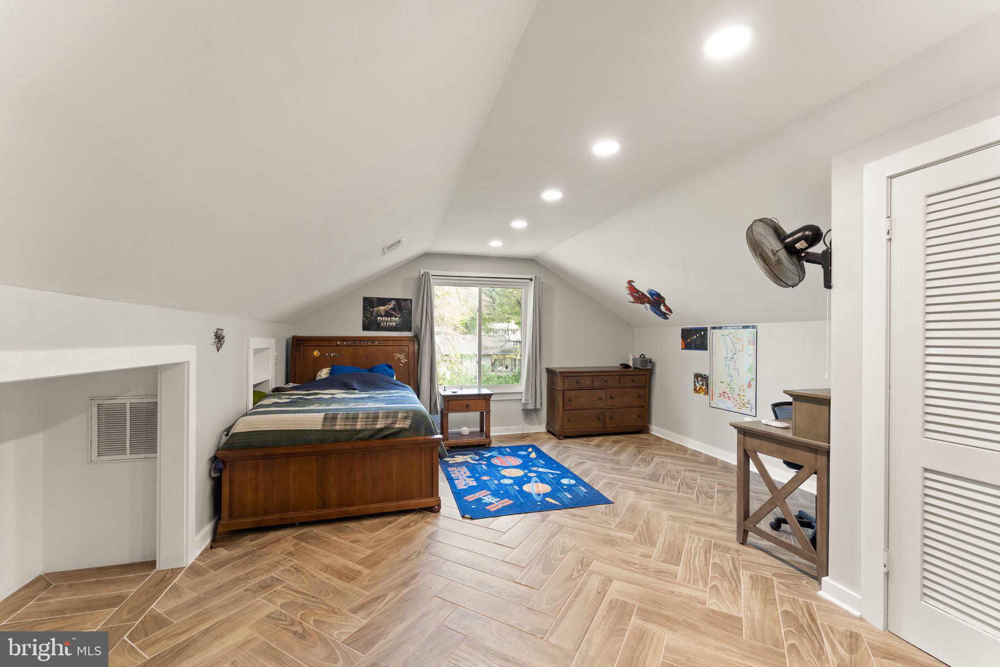 RIDGE MANOR - Residential