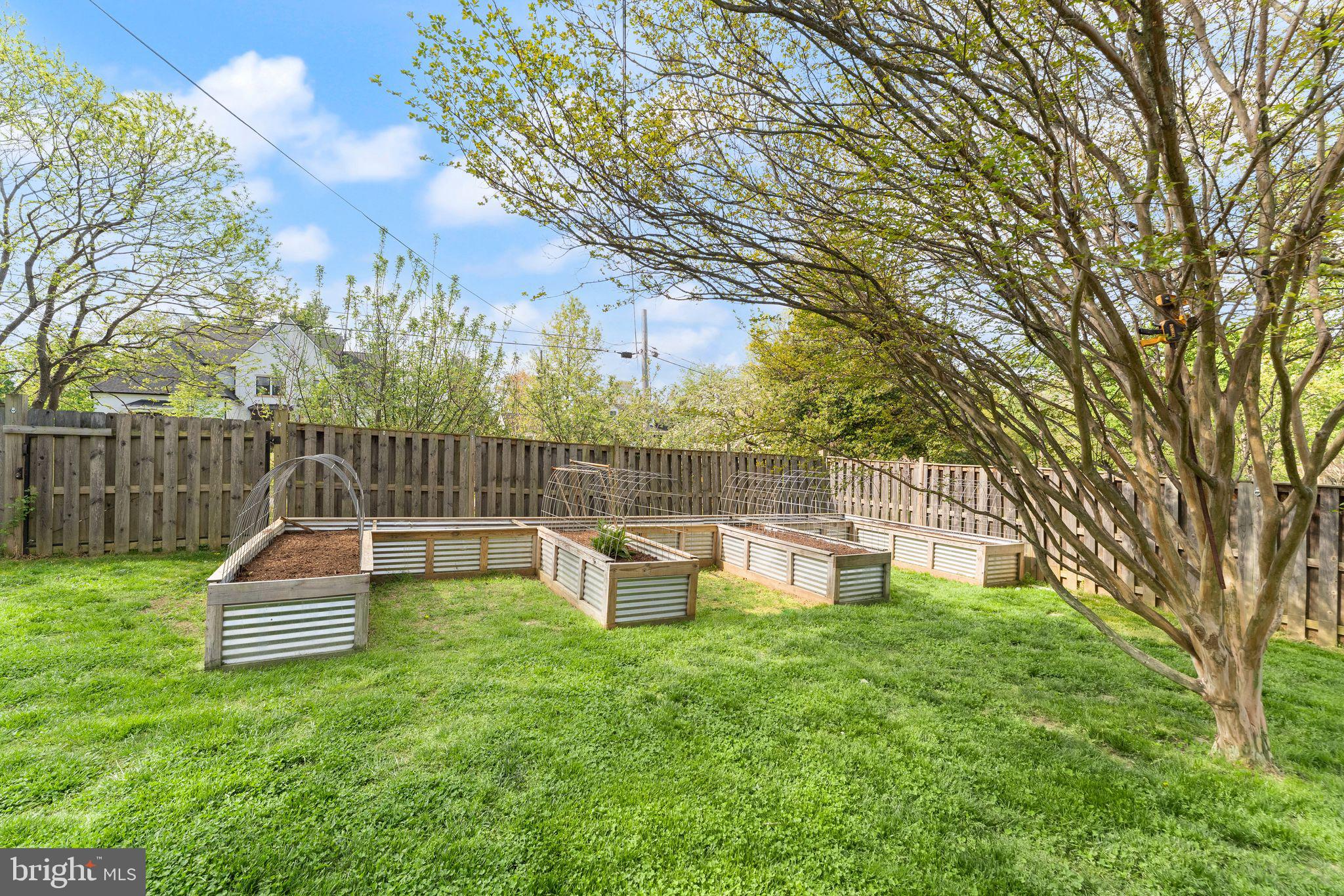 RIDGE MANOR - Residential