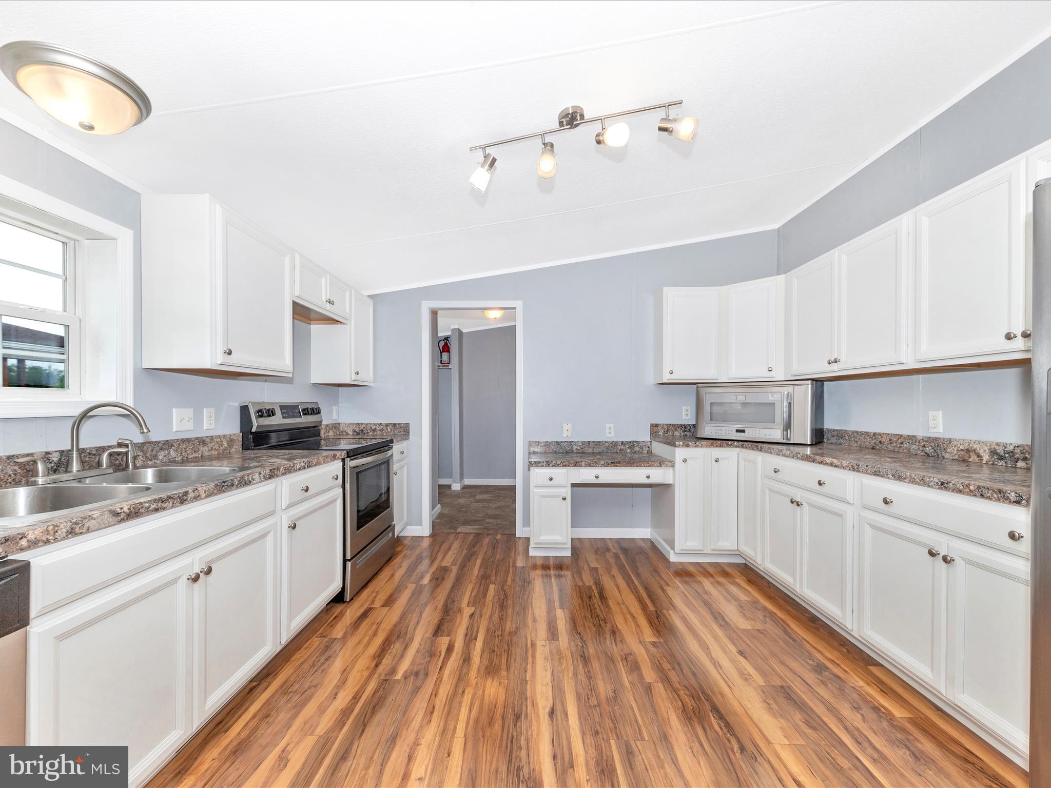 LAKESIDE - Residential