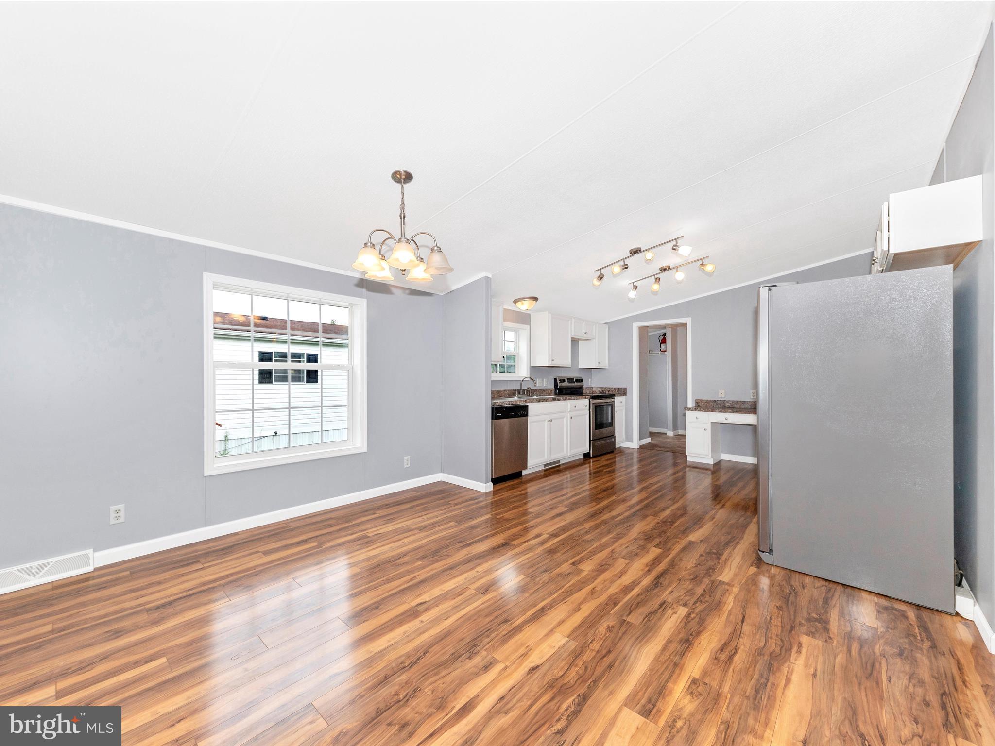 LAKESIDE - Residential