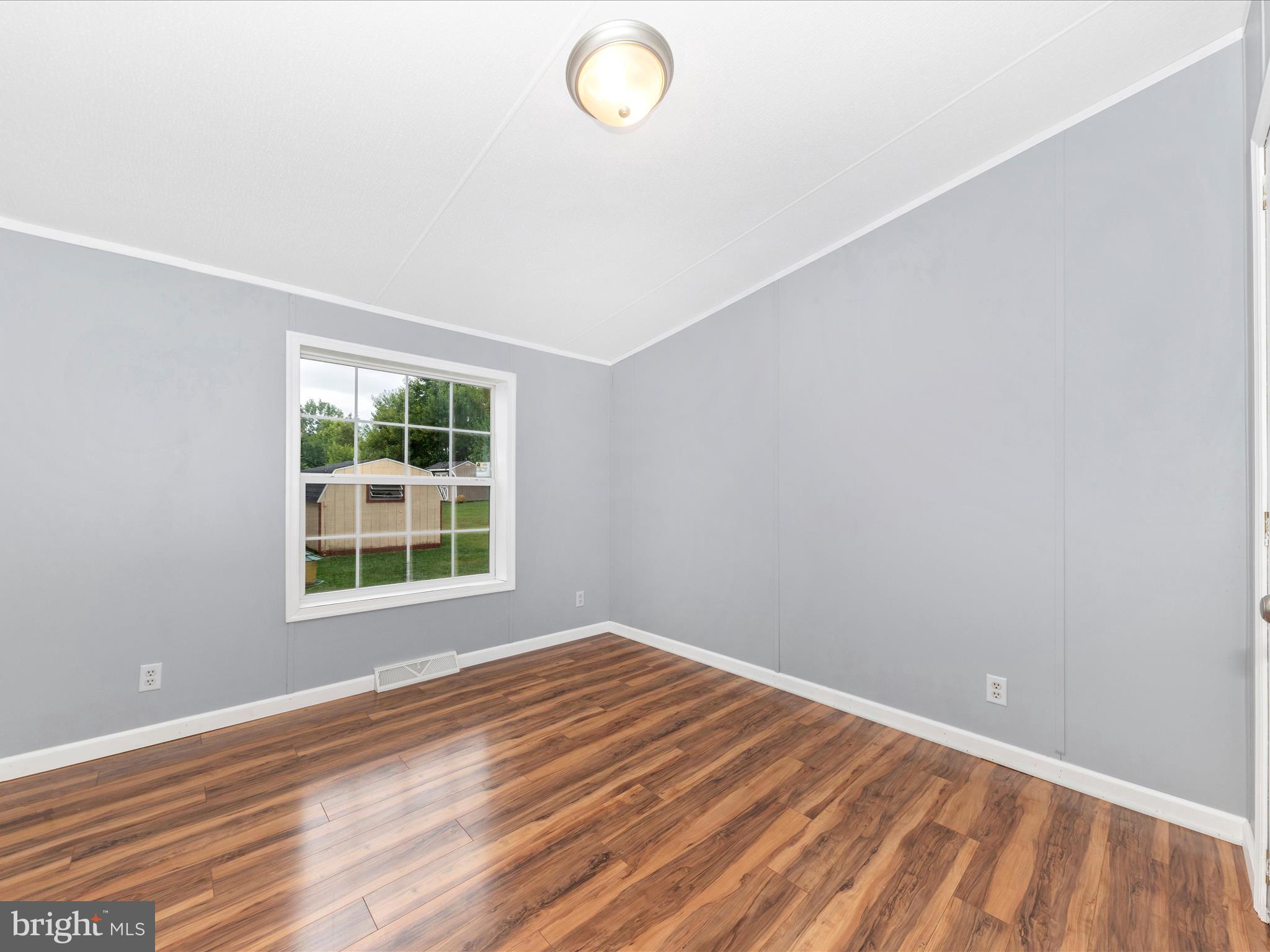 LAKESIDE - Residential