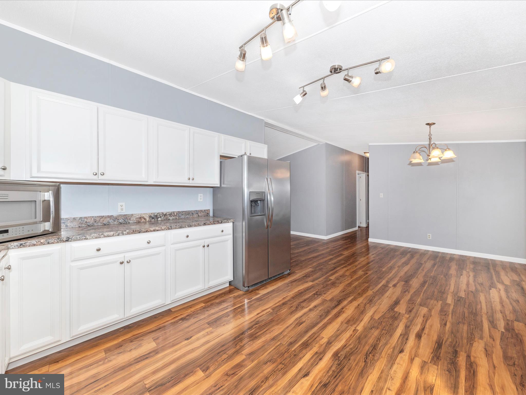 LAKESIDE - Residential