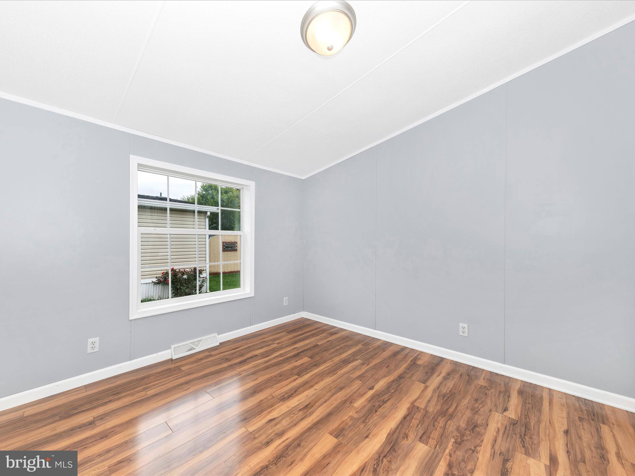 LAKESIDE - Residential