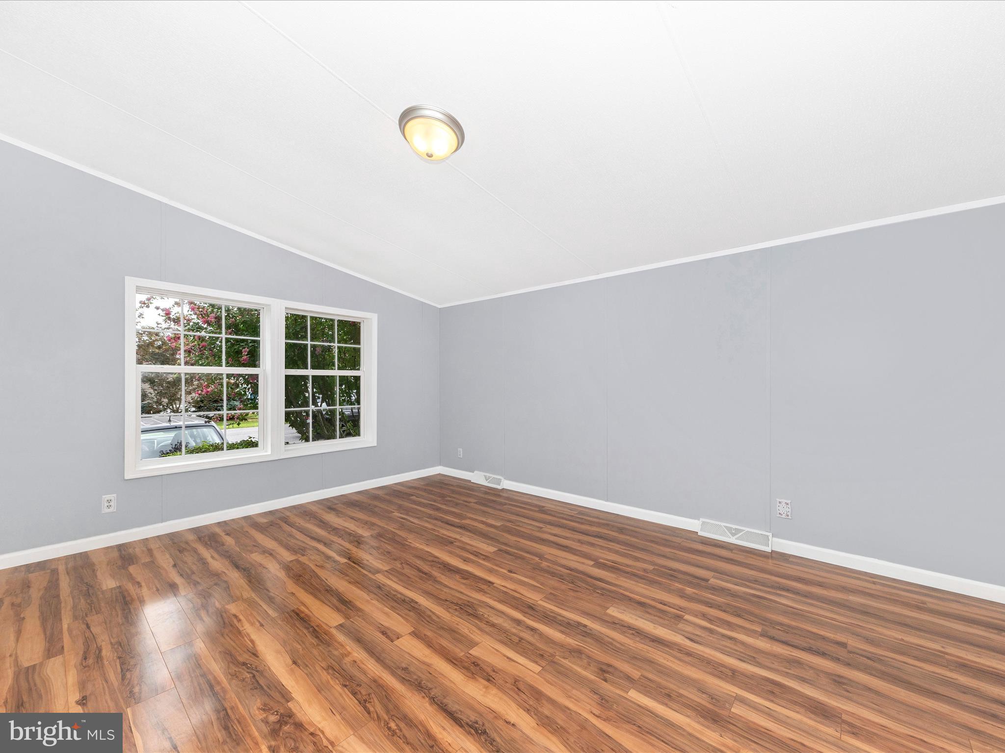 LAKESIDE - Residential