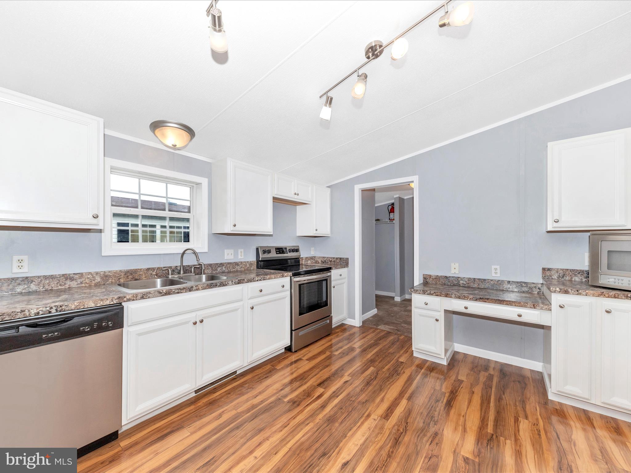 LAKESIDE - Residential