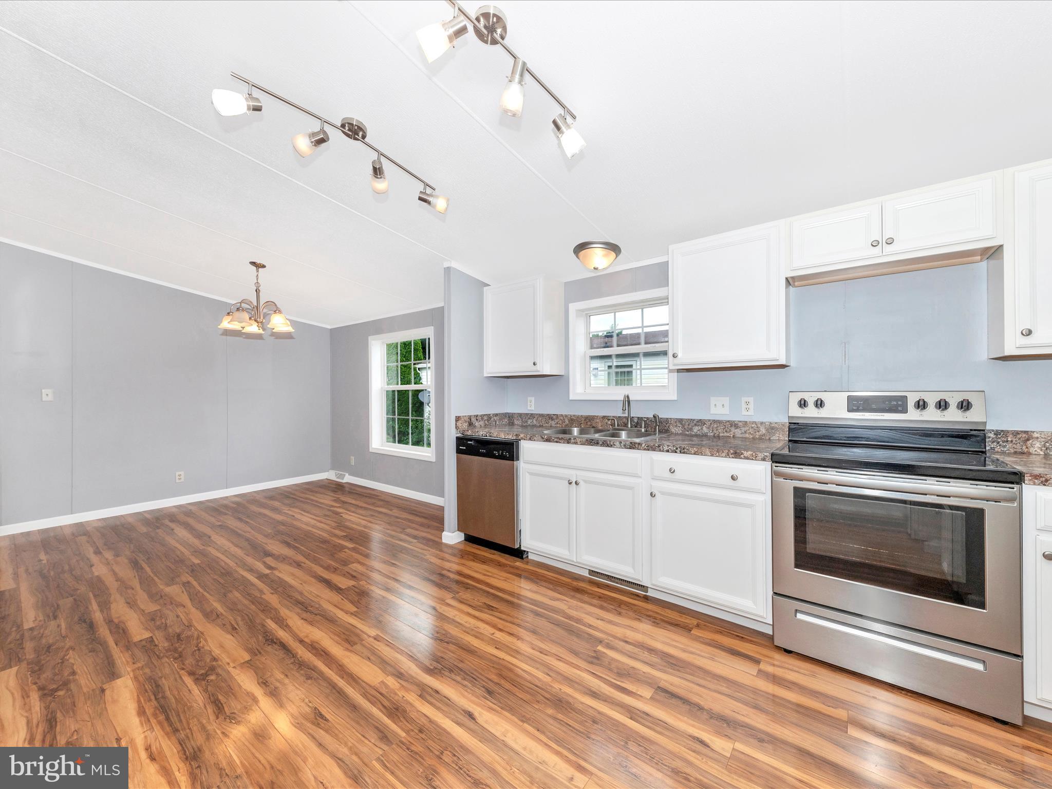 LAKESIDE - Residential