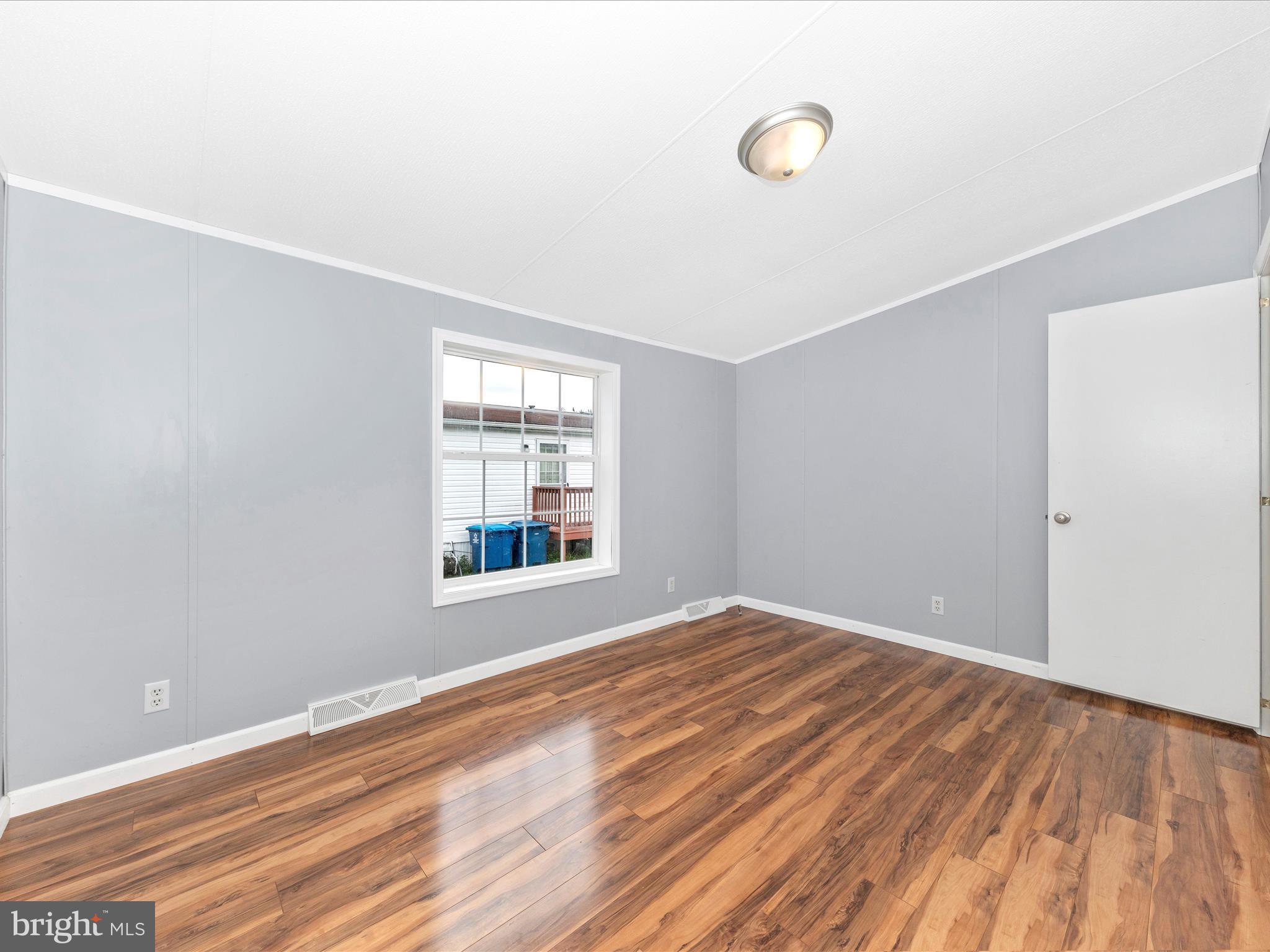 LAKESIDE - Residential