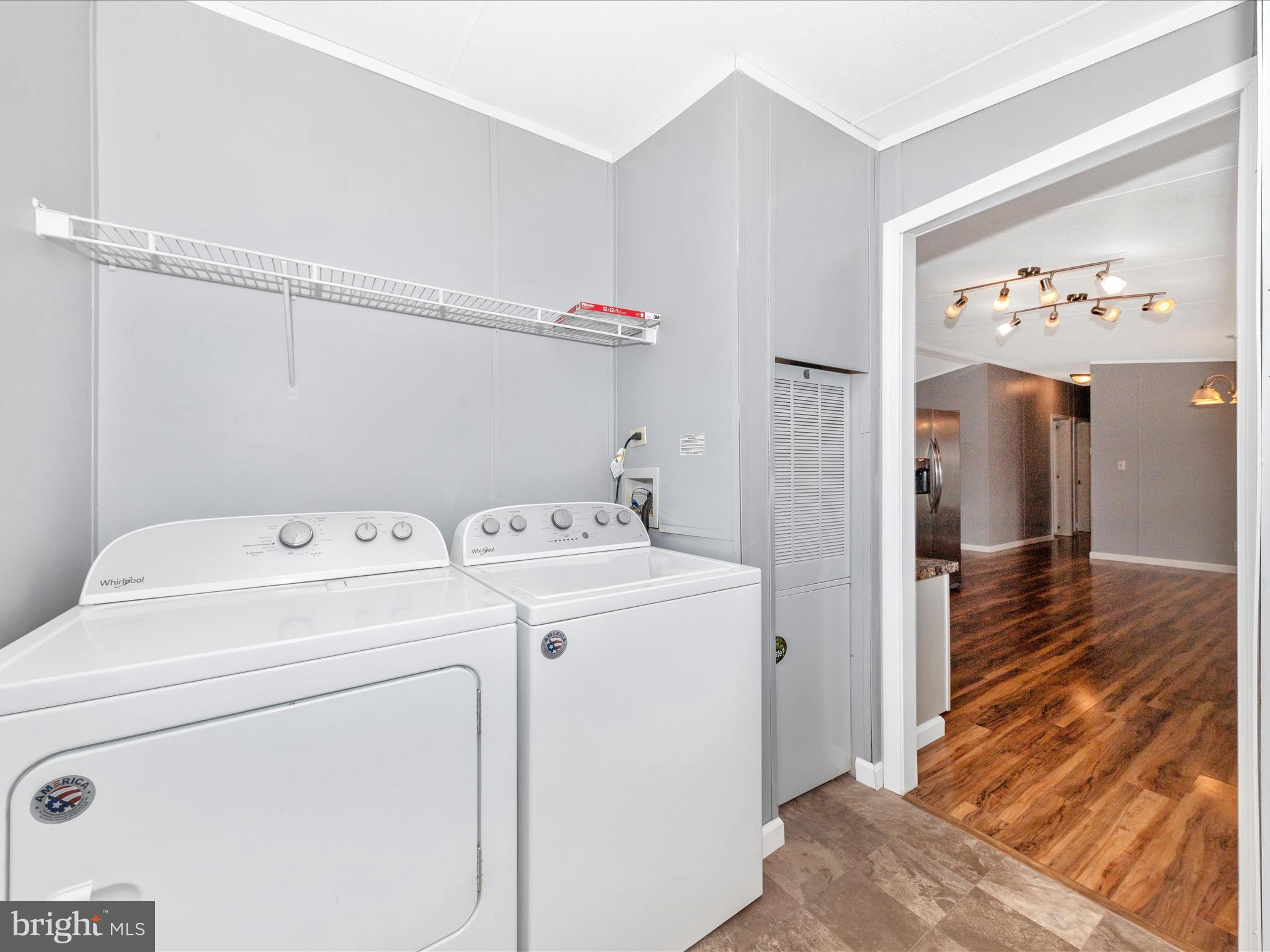 LAKESIDE - Residential