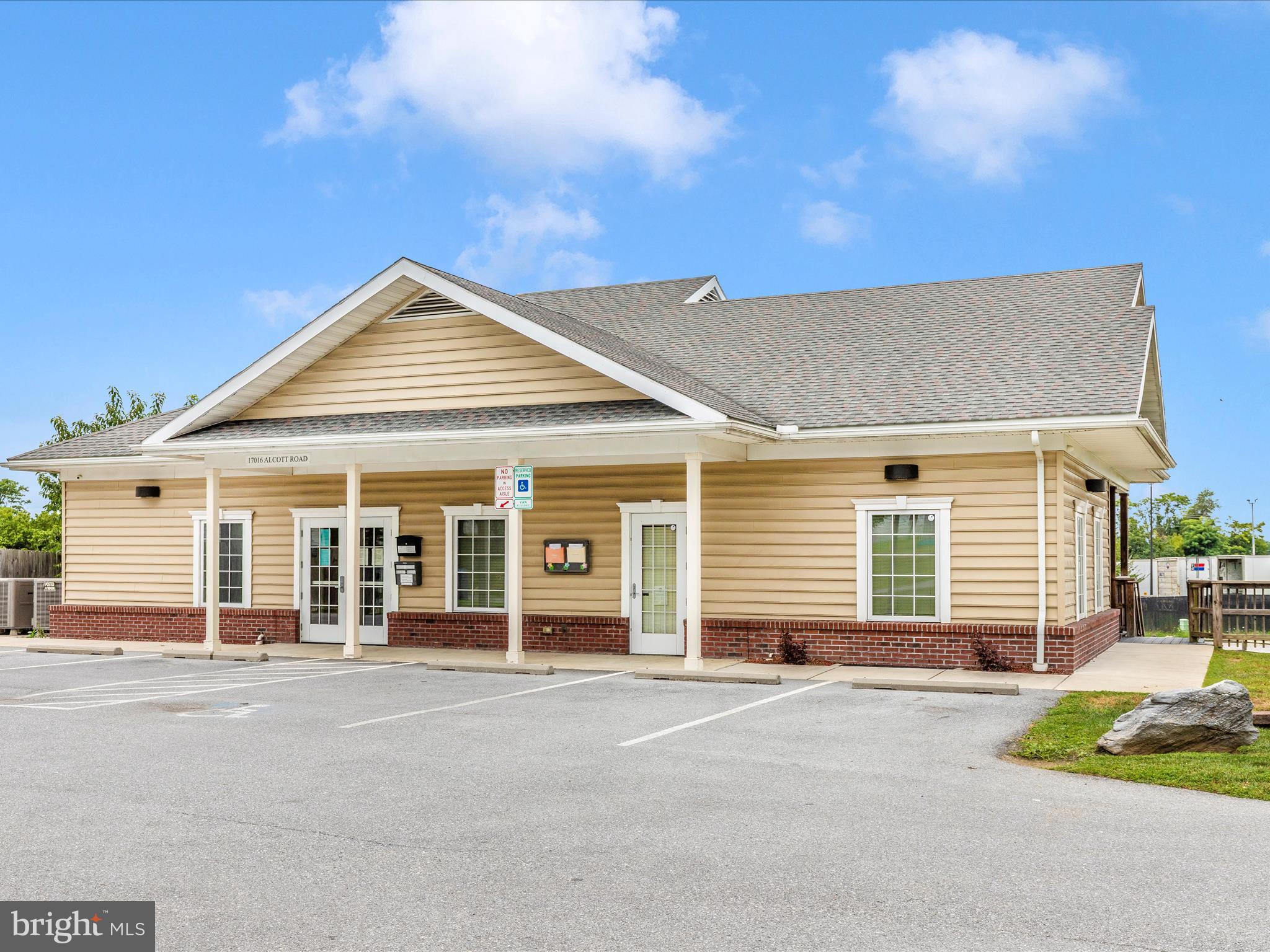 LAKESIDE - Residential