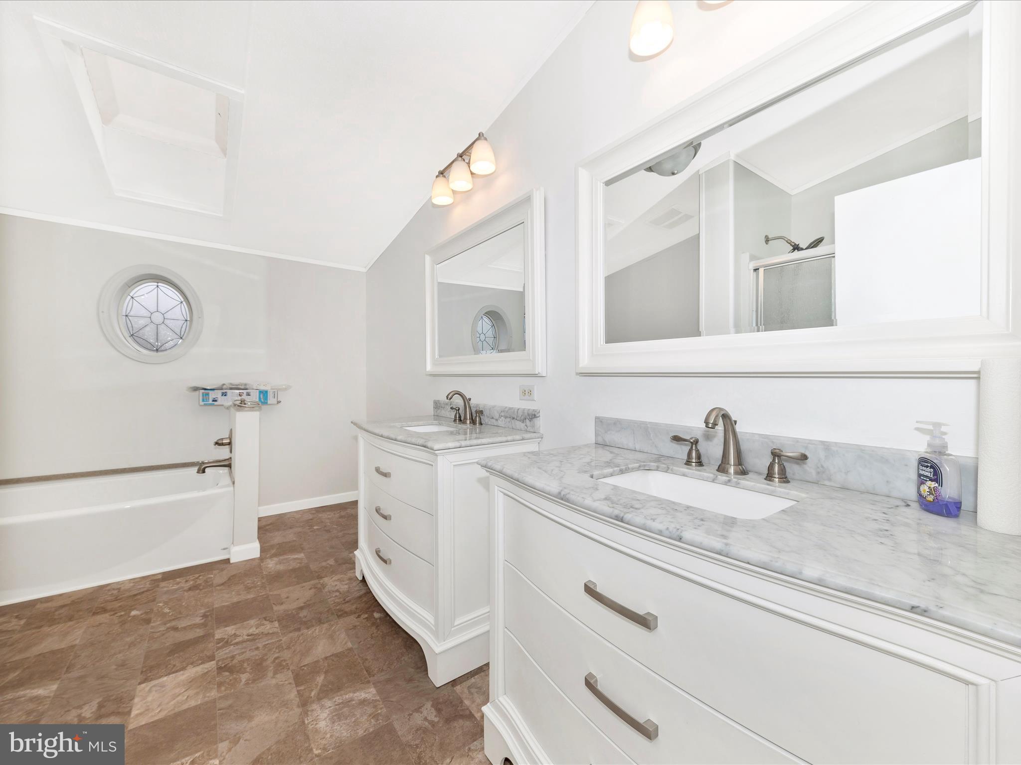 LAKESIDE - Residential