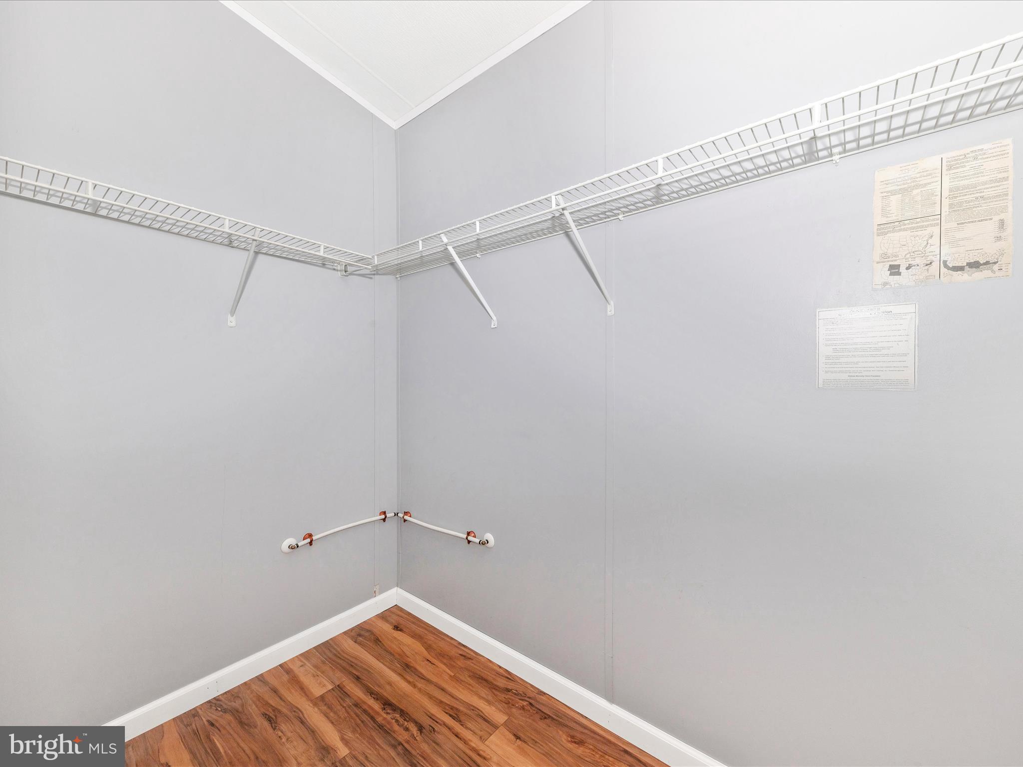 LAKESIDE - Residential