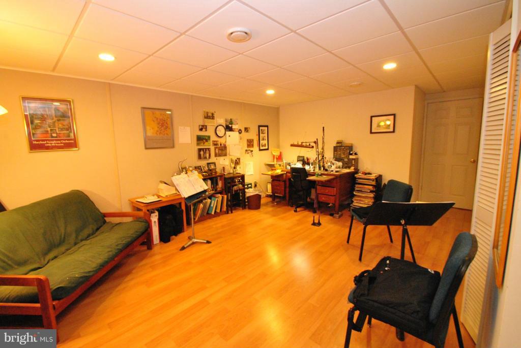 CHANTILLY HIGHLANDS - Residential