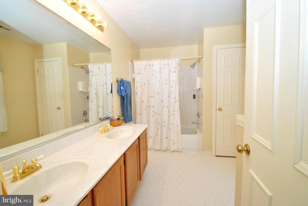 CHANTILLY HIGHLANDS - Residential