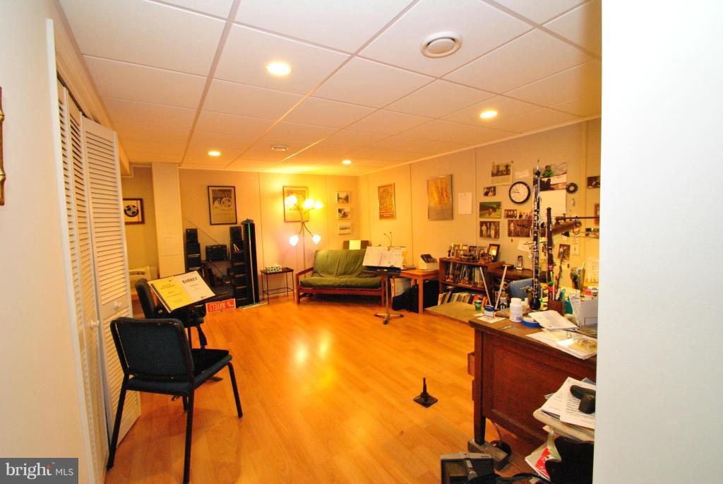 CHANTILLY HIGHLANDS - Residential