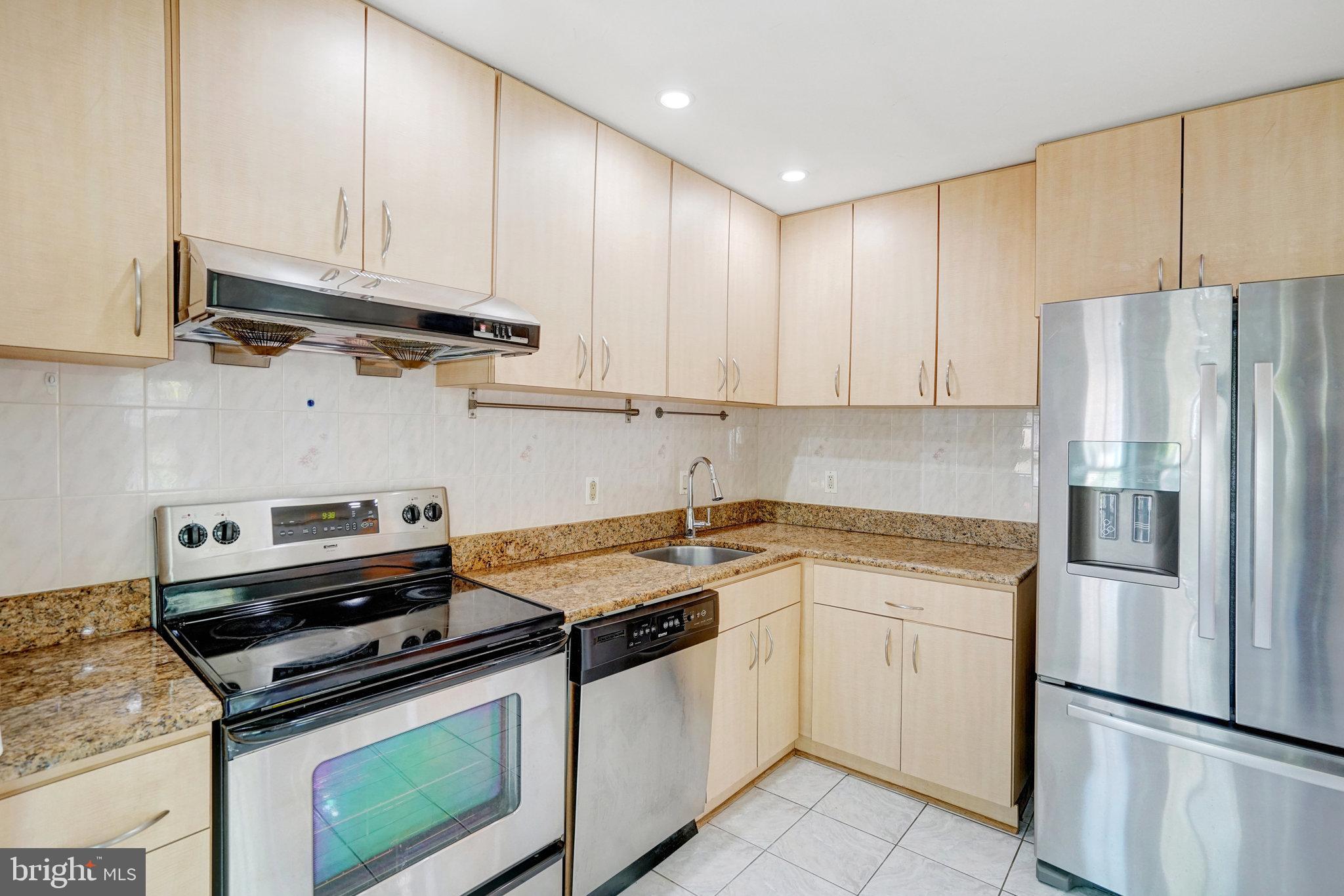 HERITAGE SQUARE - Residential