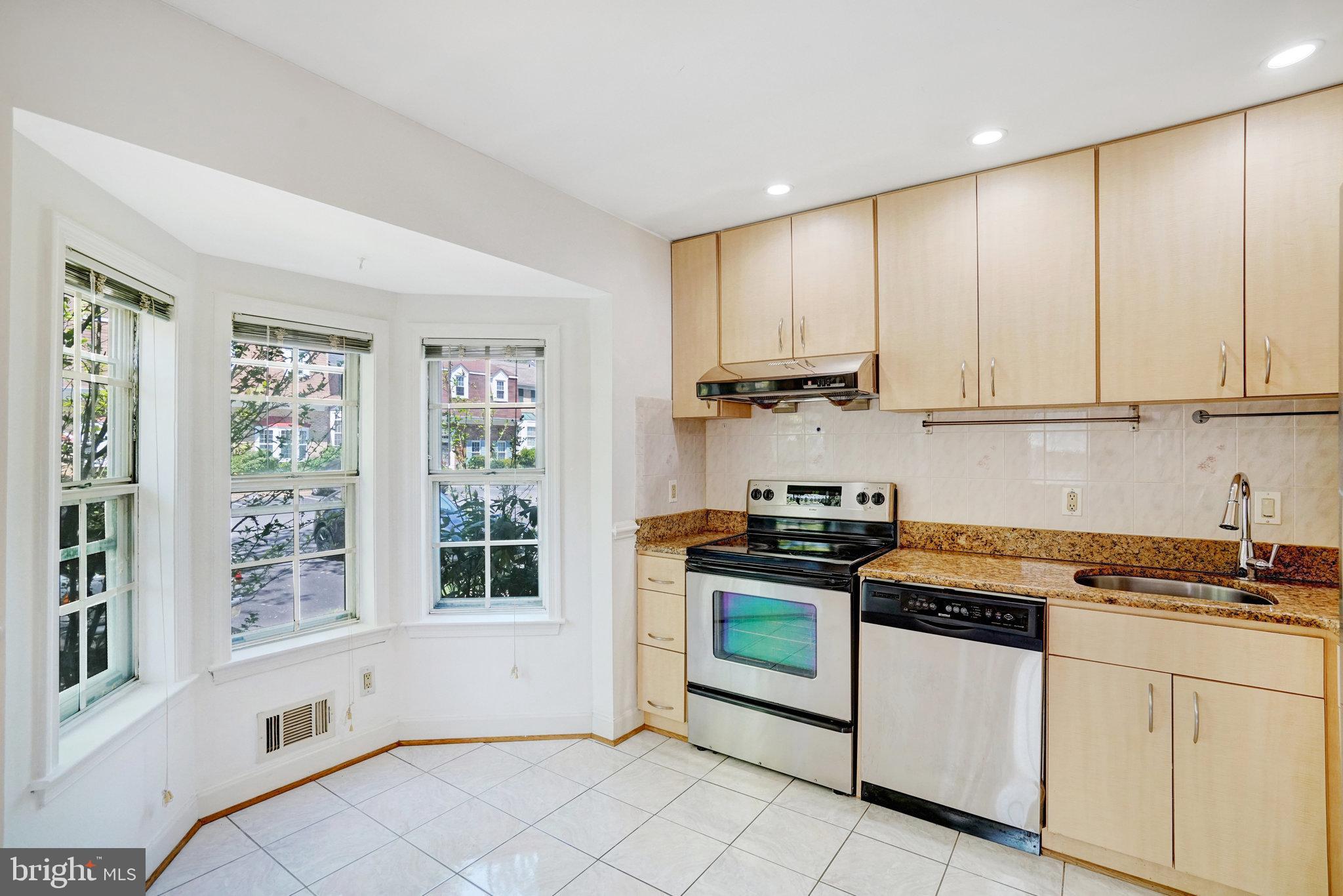 HERITAGE SQUARE - Residential