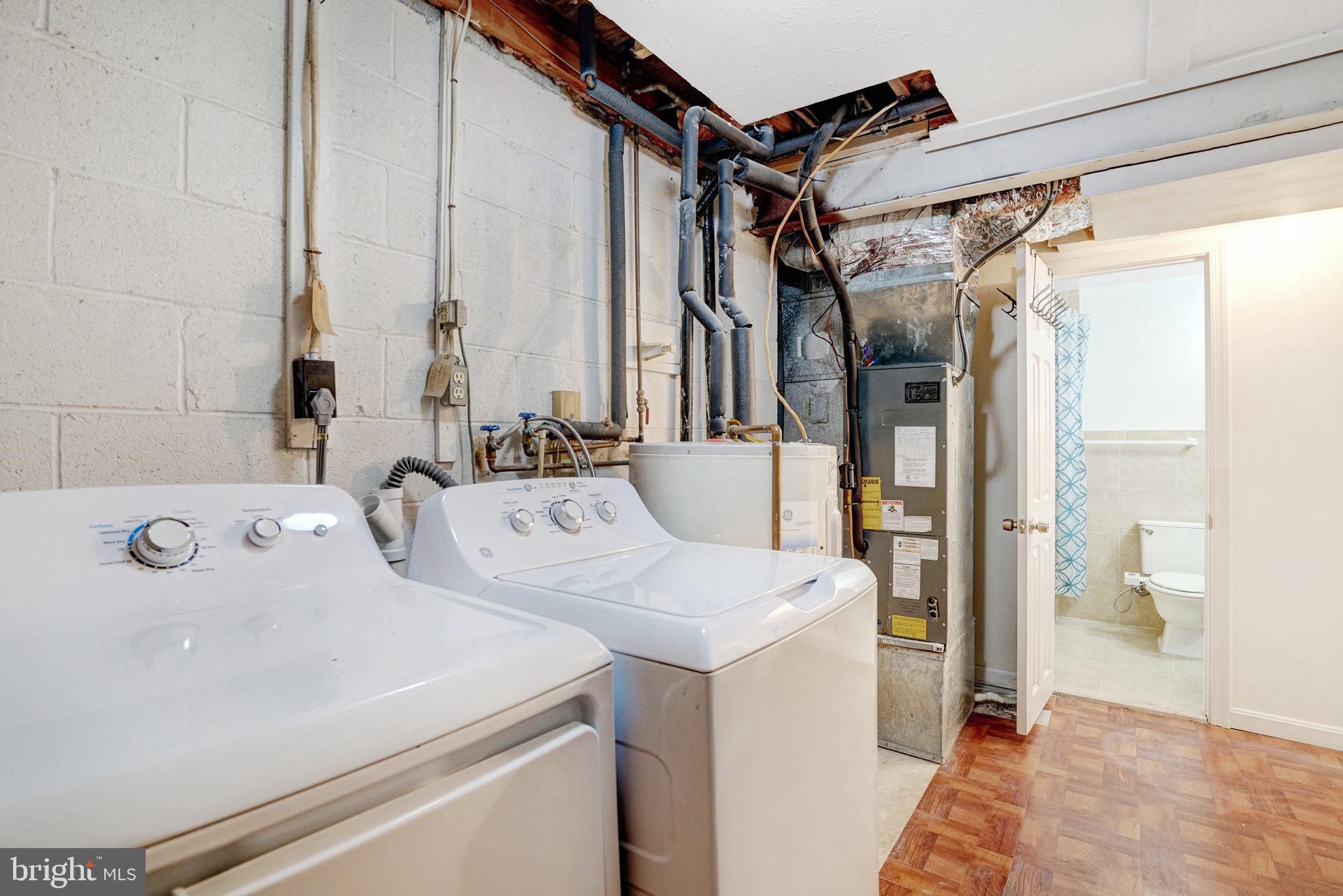 HERITAGE SQUARE - Residential