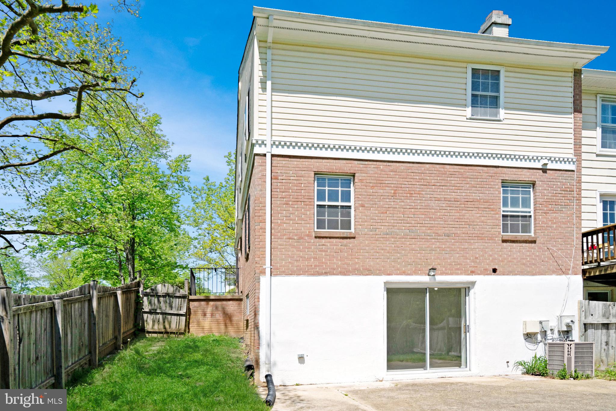 HERITAGE SQUARE - Residential