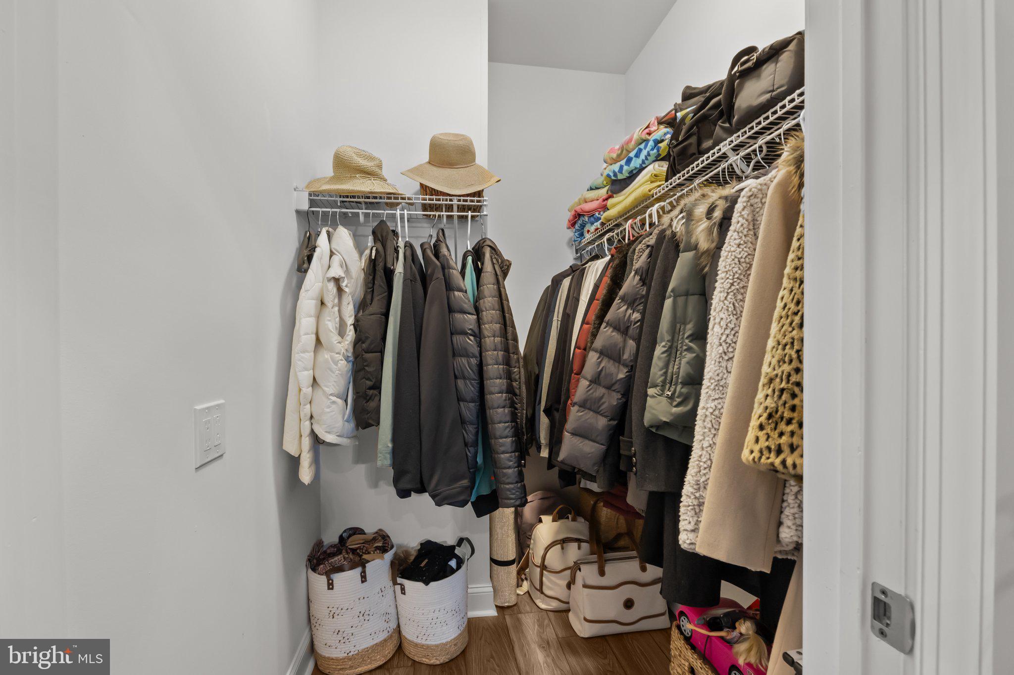 FLOWERS FIELD - Residential