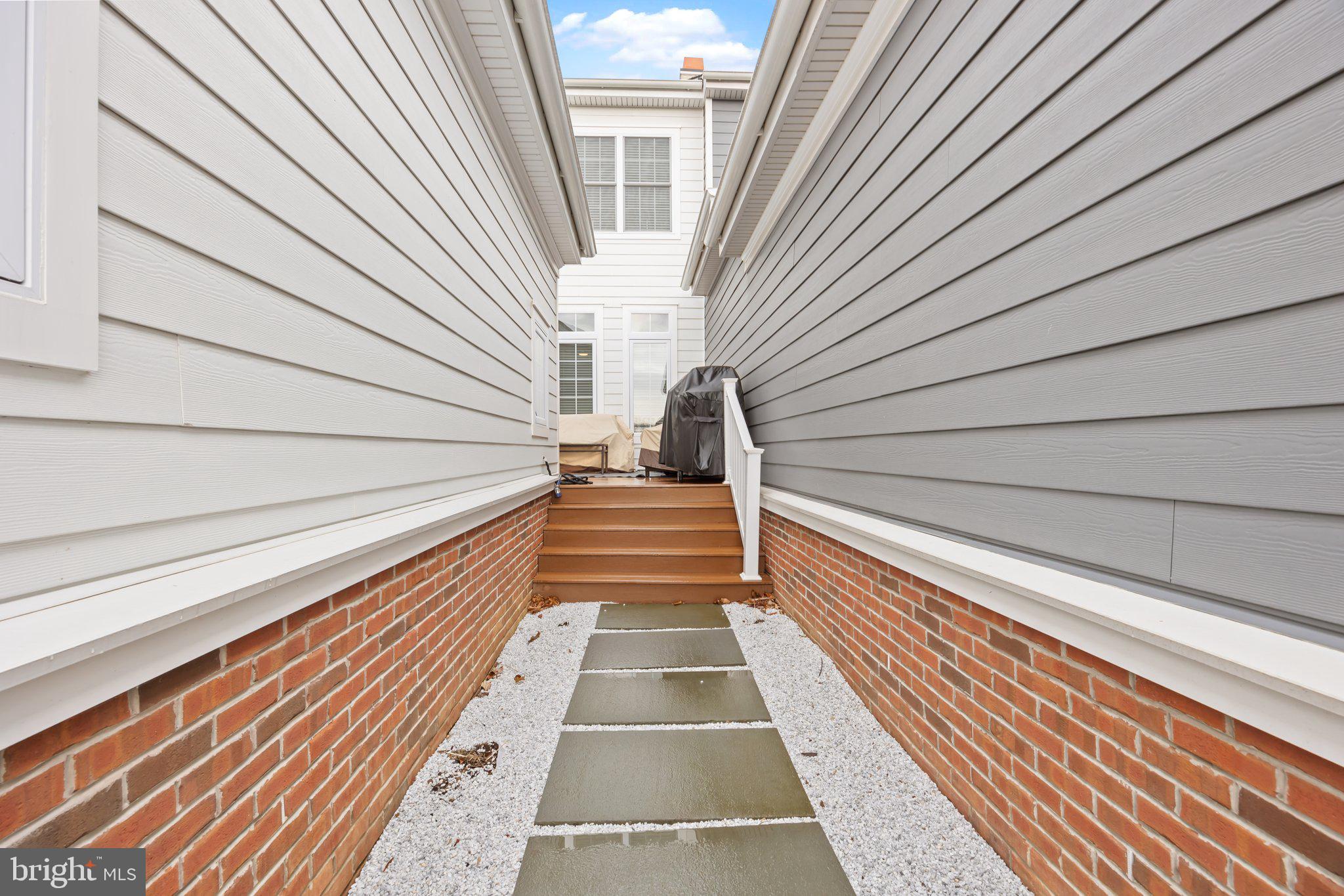 FLOWERS FIELD - Residential