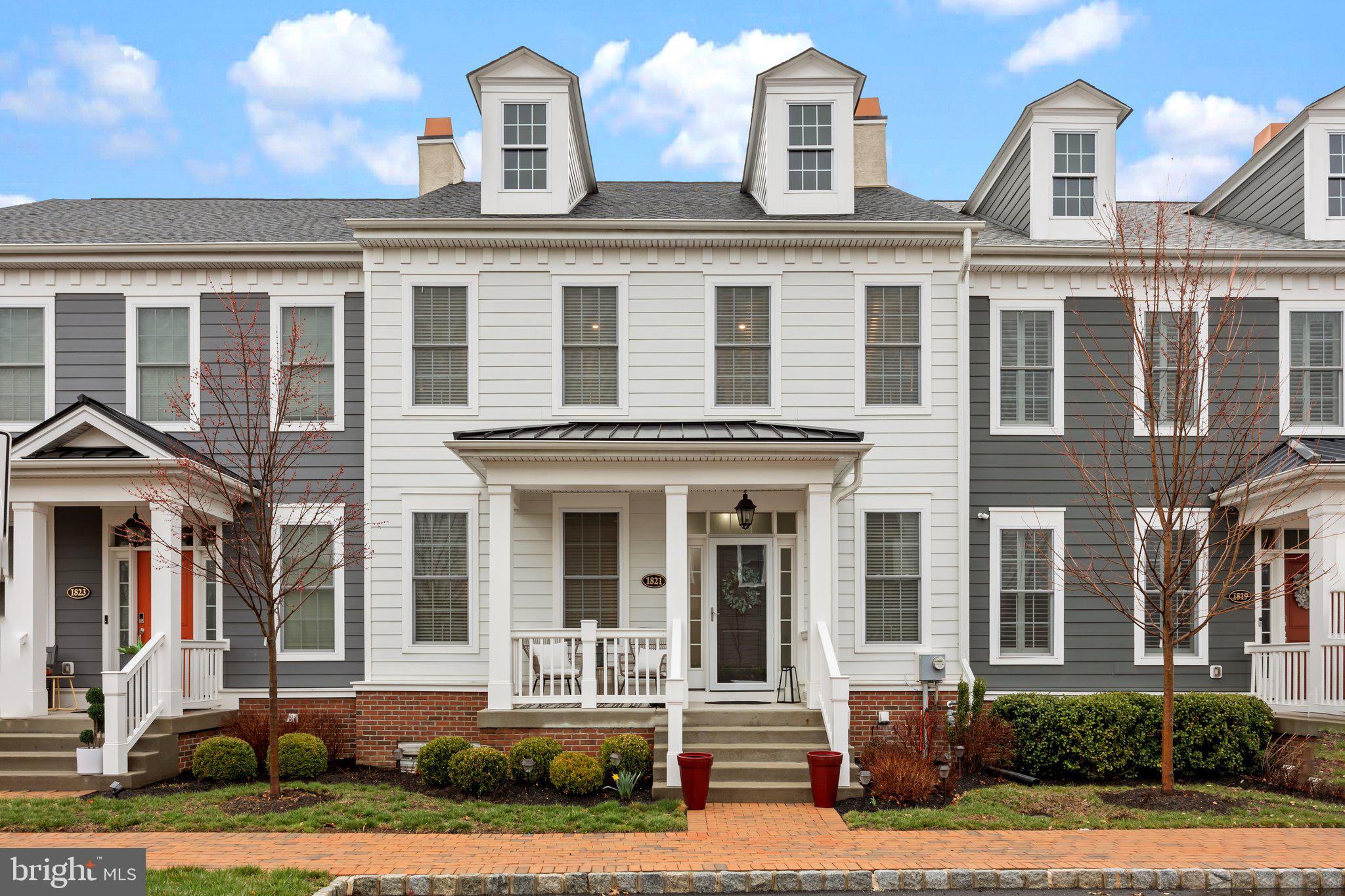 1821 WINDFLOWER LANE