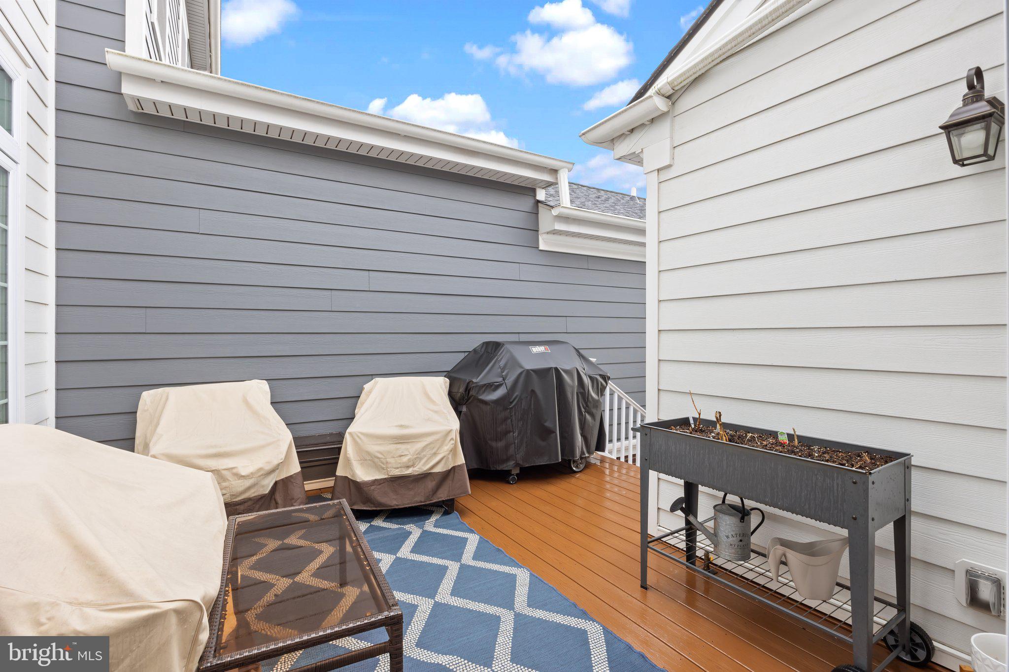 FLOWERS FIELD - Residential