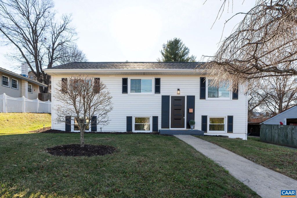 Photo of 106 Henry Ave, WAYNESBORO, VA 22980 (MLS # 671573)