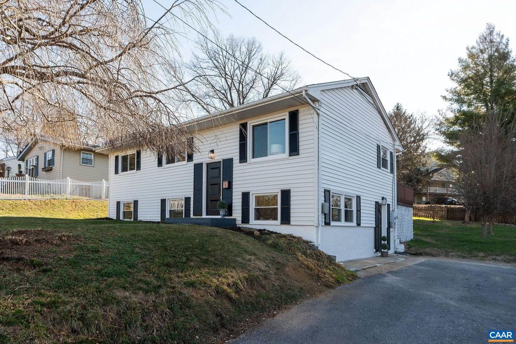 Photo of 106 Henry Ave, WAYNESBORO, VA 22980 (MLS # 671573)