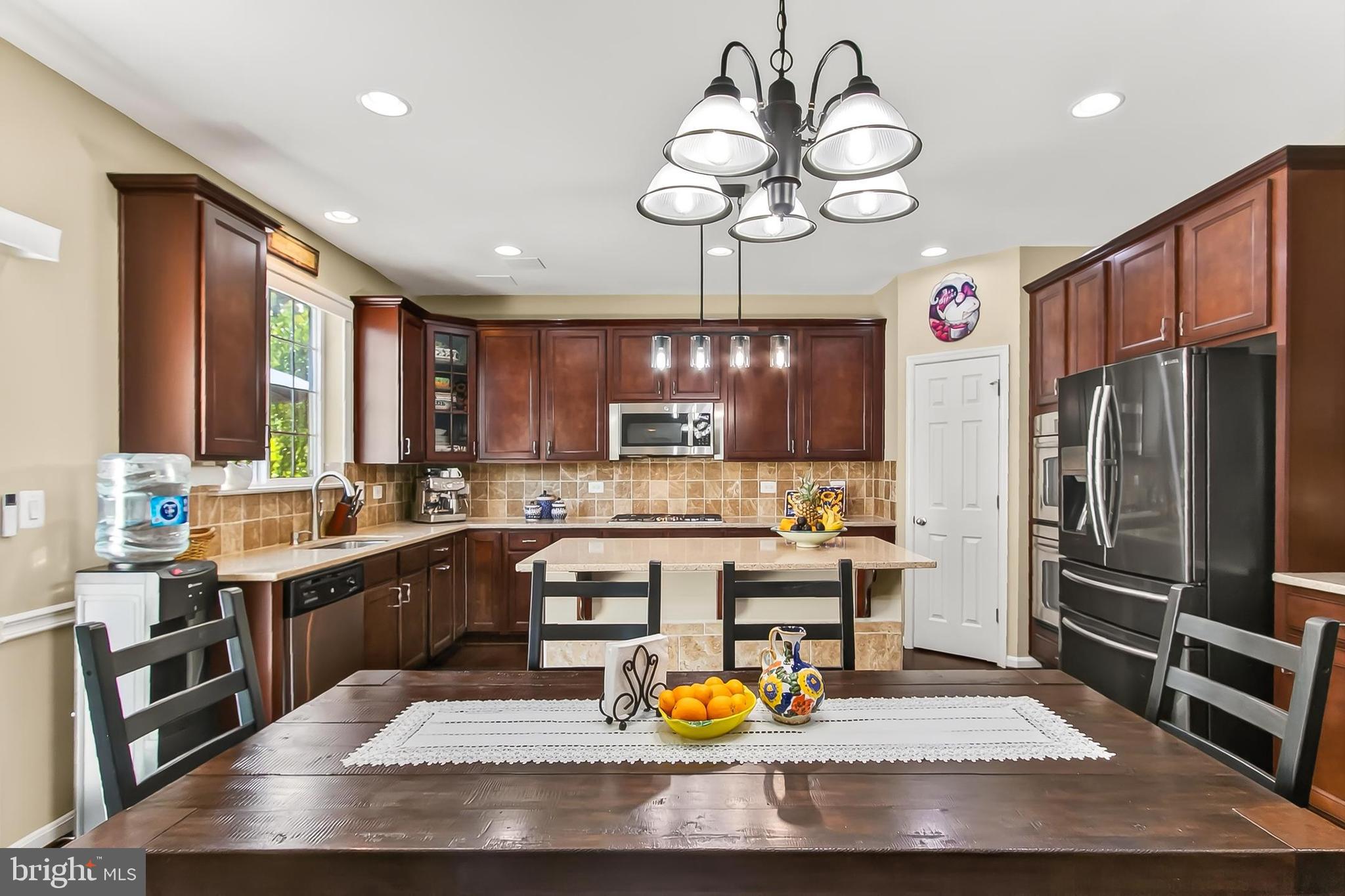 STONEWALL MANOR - Residential