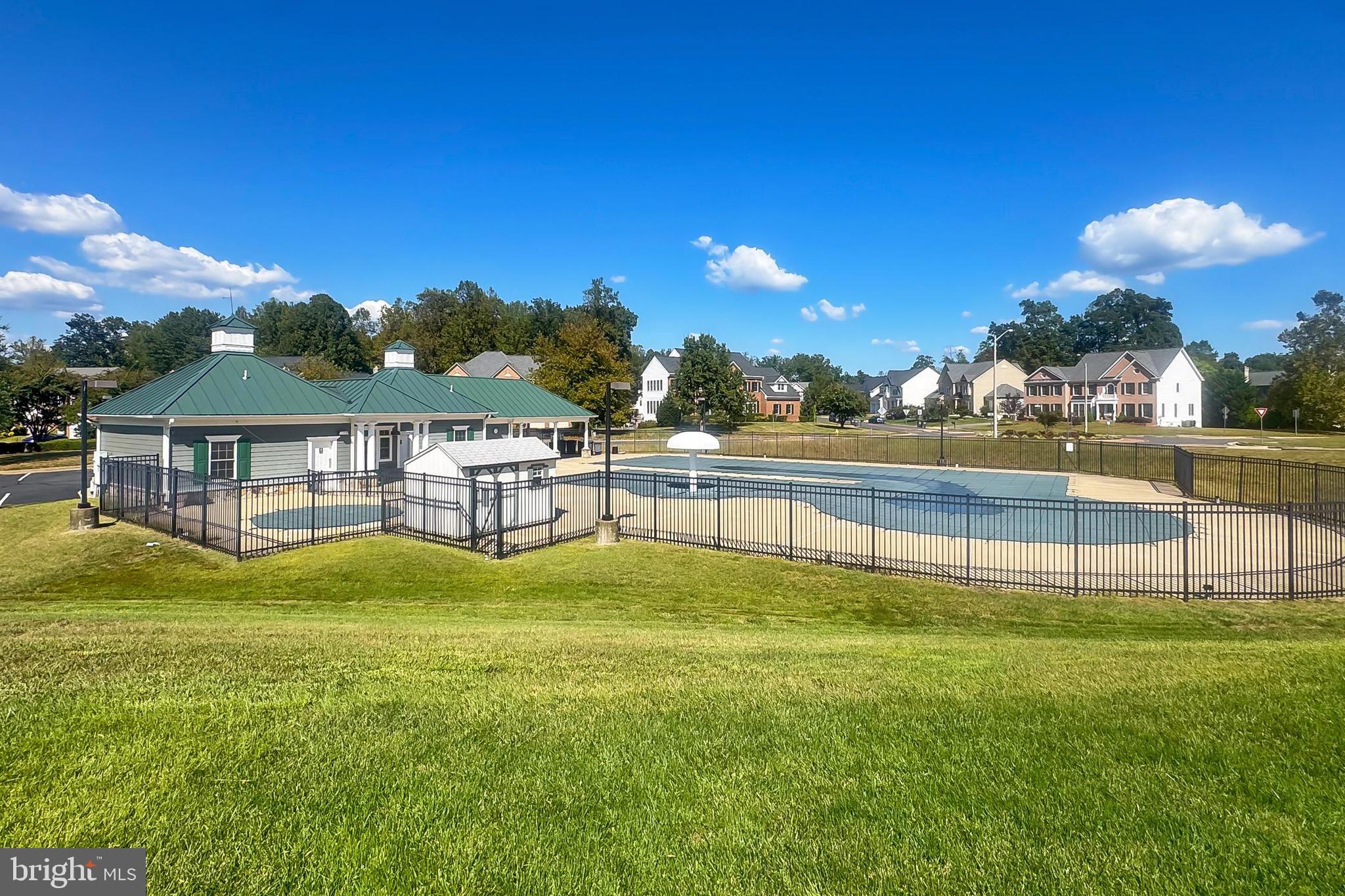 STONEWALL MANOR - Residential